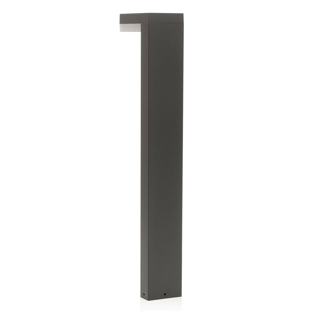 LED sti-lampe Dionys antrasitt montert i hage