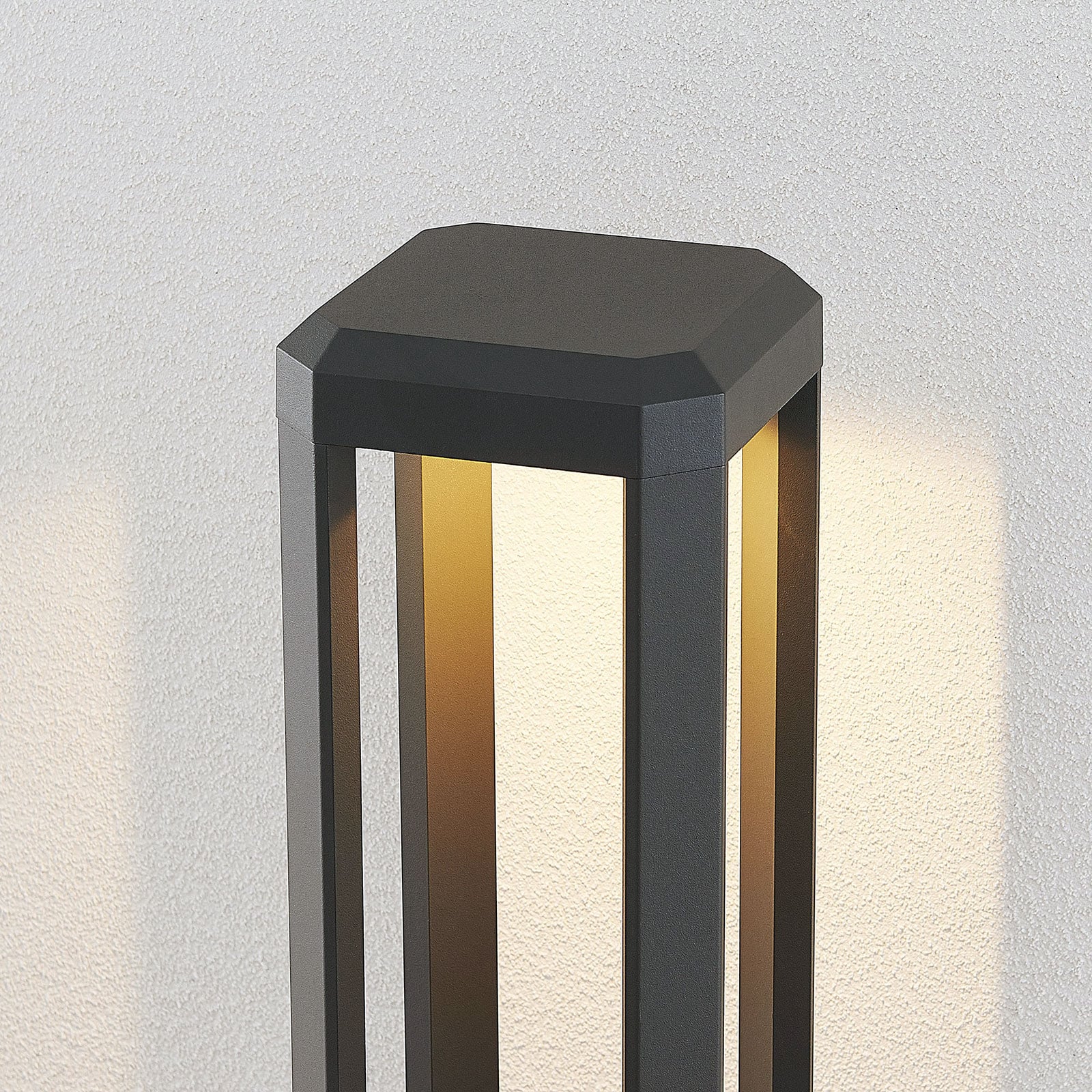 LED sti-lampe Fery antrasitt metall 80 cm IP65 nærbilde LED-lys