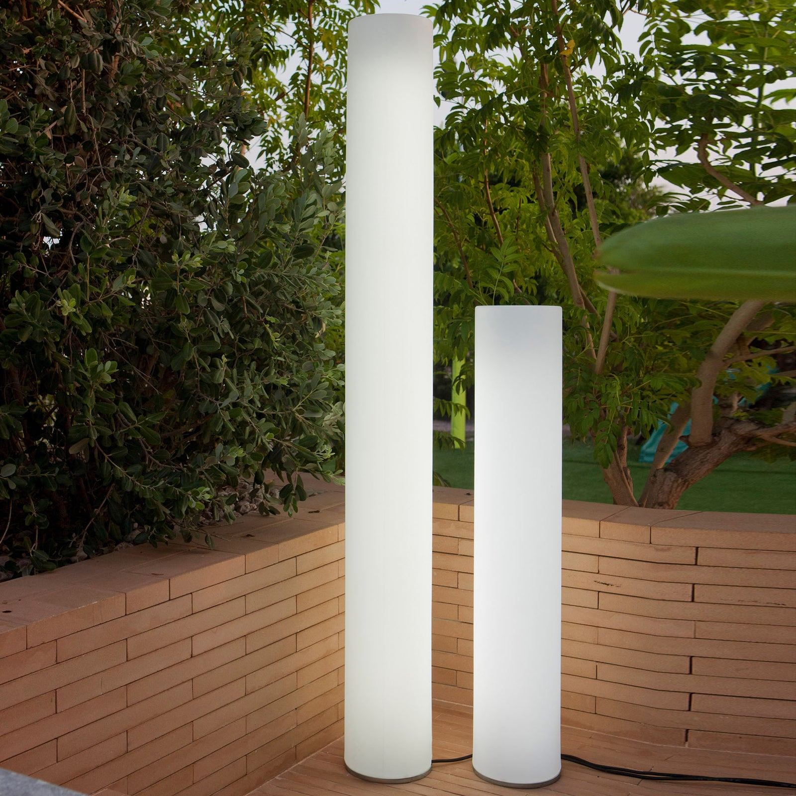 LED sti-lampe Fity sylindrisk hvit bakside