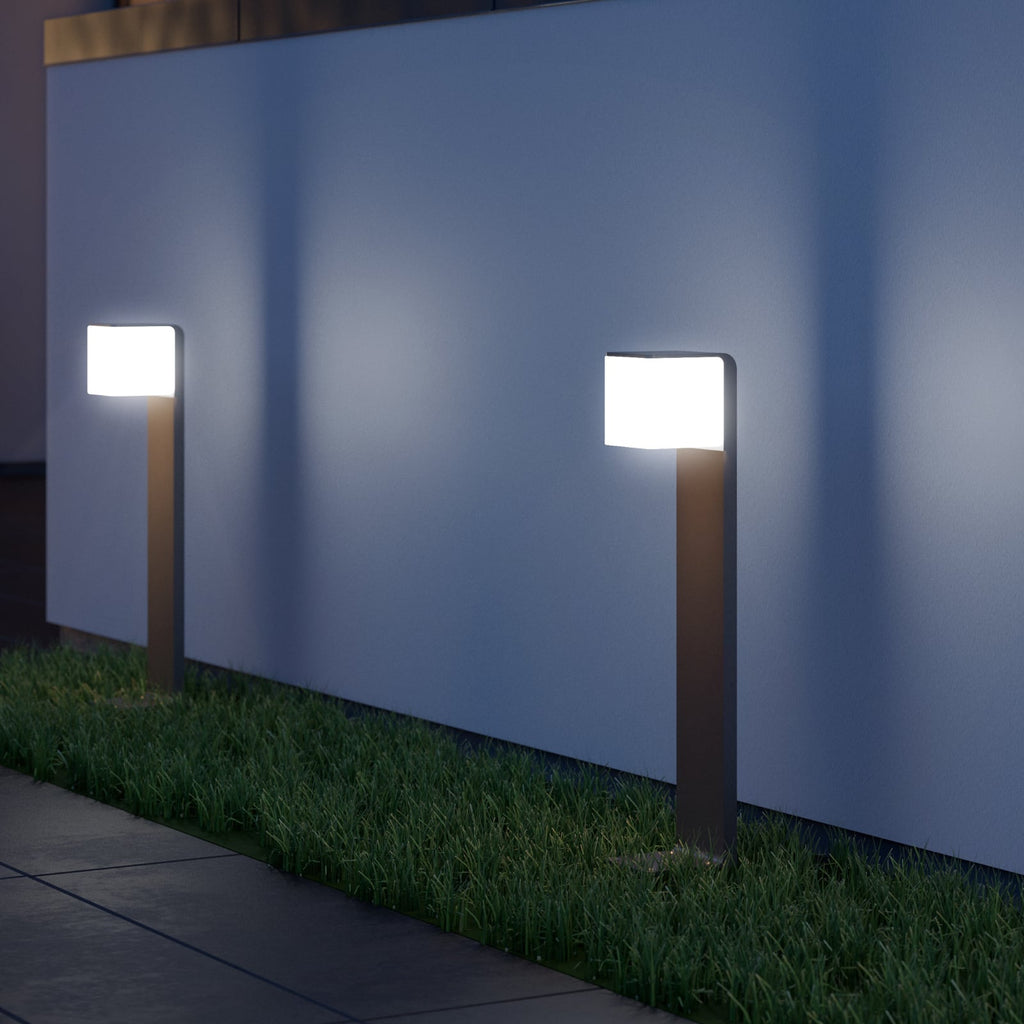 LED sti-lampe GL 80 C Bluetooth dimbar antrasitt IP44 montert i hage