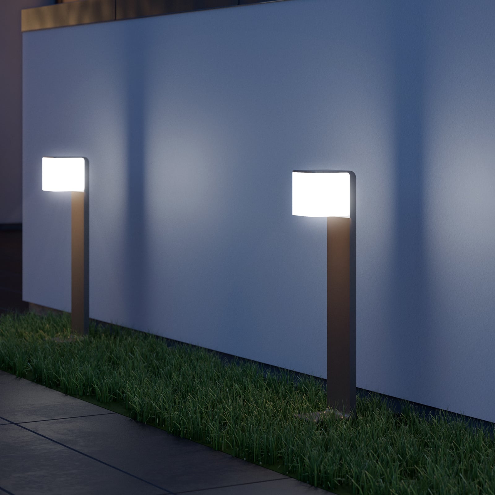 LED sti-lampe GL 80 C Bluetooth dimbar antrasitt IP44 montert i hage