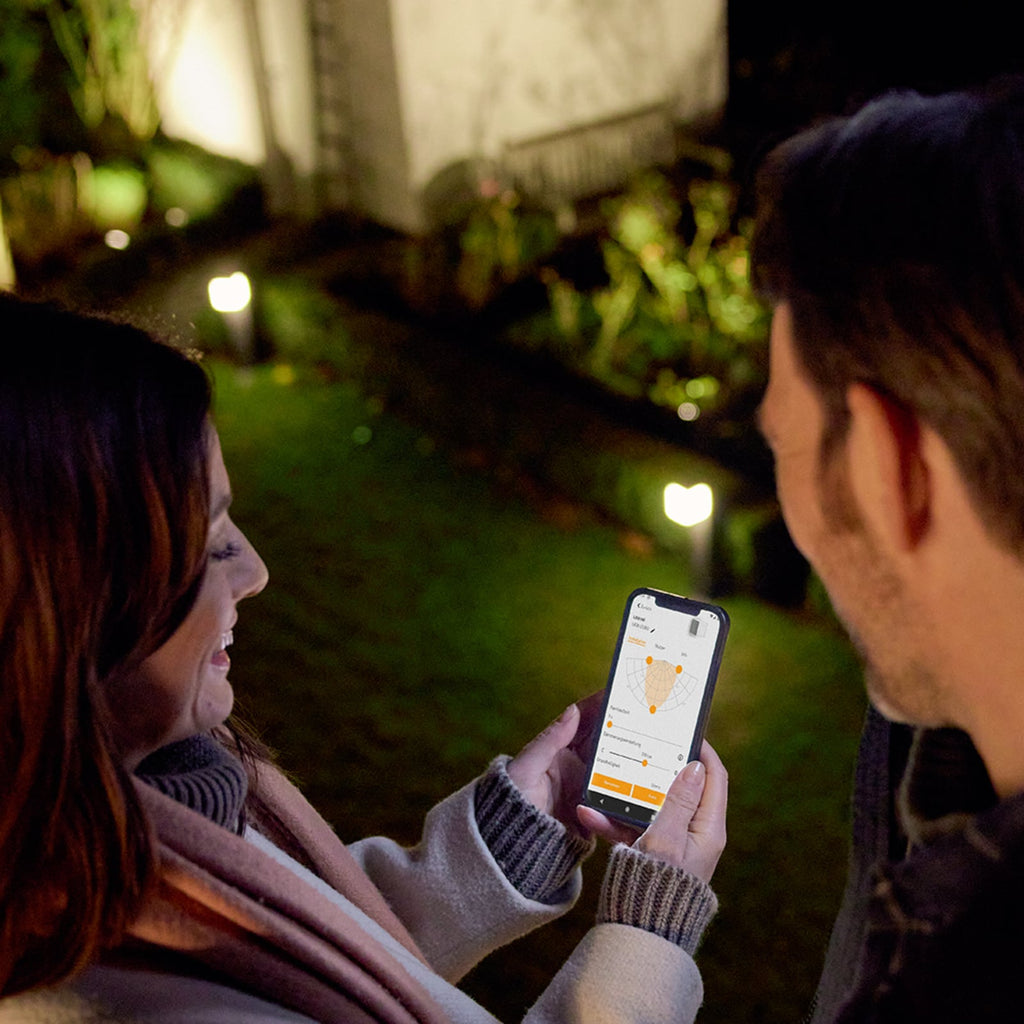 LED sti-lampe GL 80 C Bluetooth dimbar antrasitt IP44 lyser i mørket