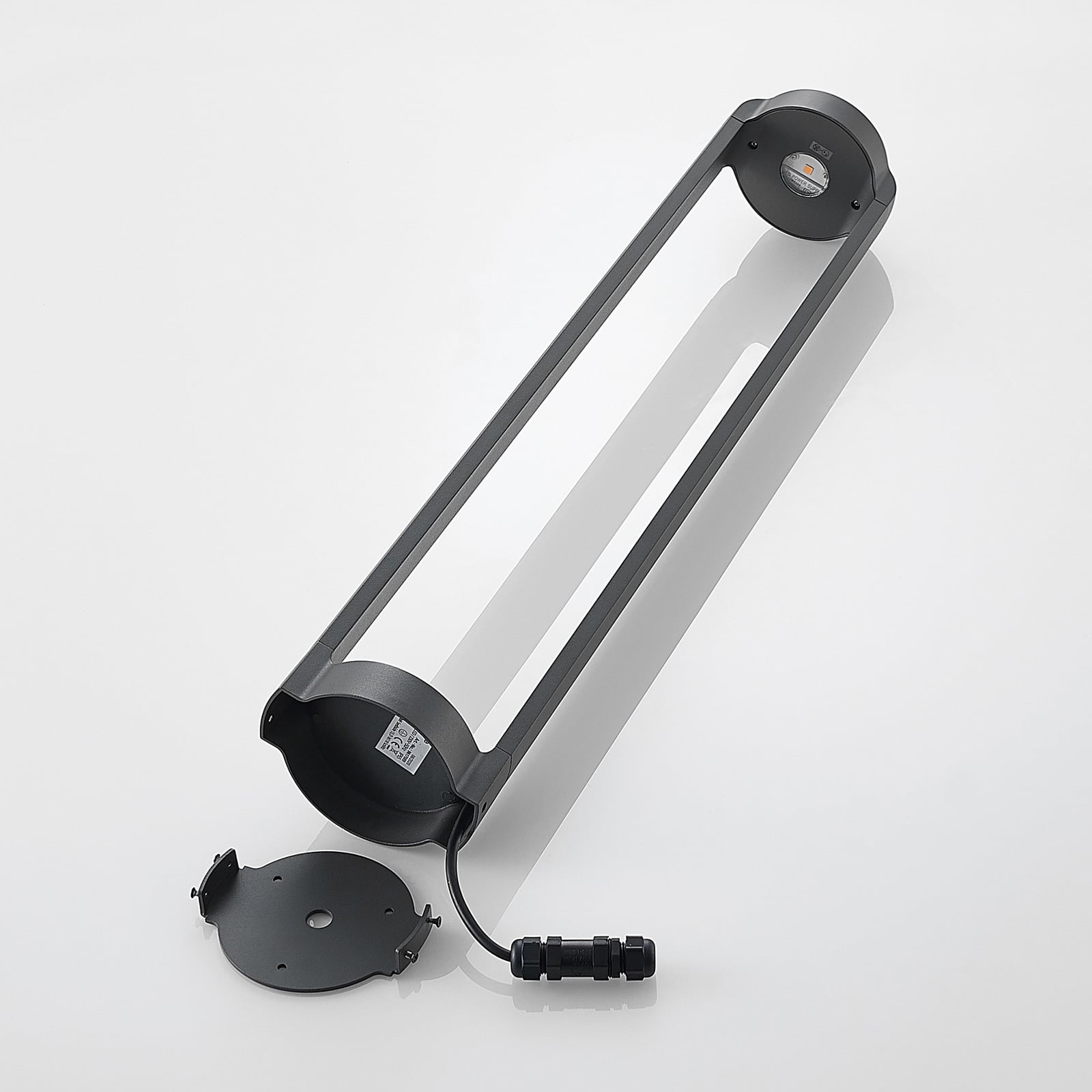 LED sti-lampe Habsa antrasitt 80 cm IP65 i utendørs miljø