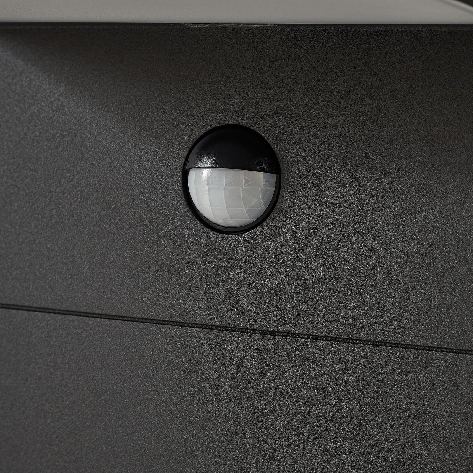 LED sti-lampe Iberion med IP54-merking