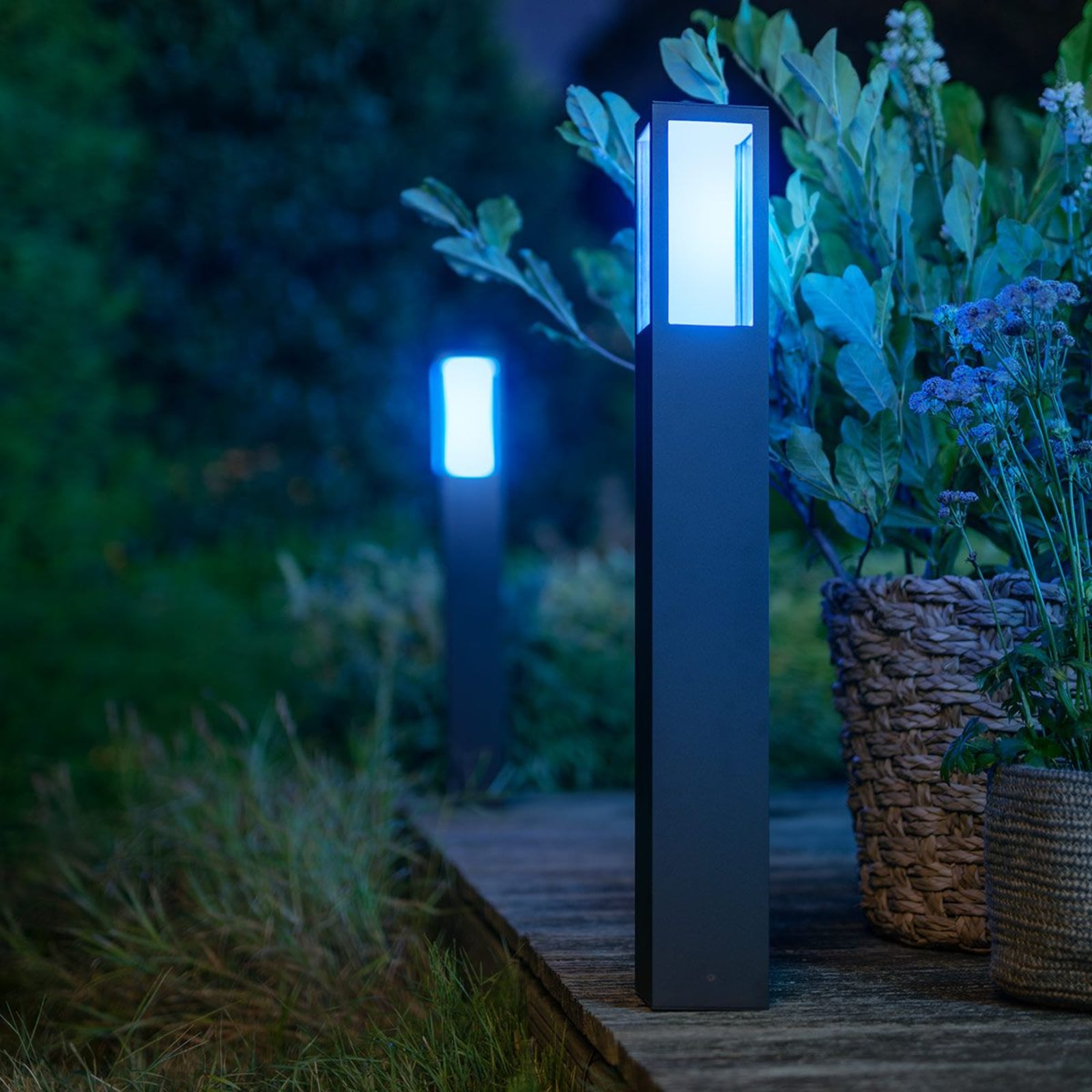 Nærbilde av LED sti-lampe Impress RGBW smart Zigbee IP44 - Philips Hue