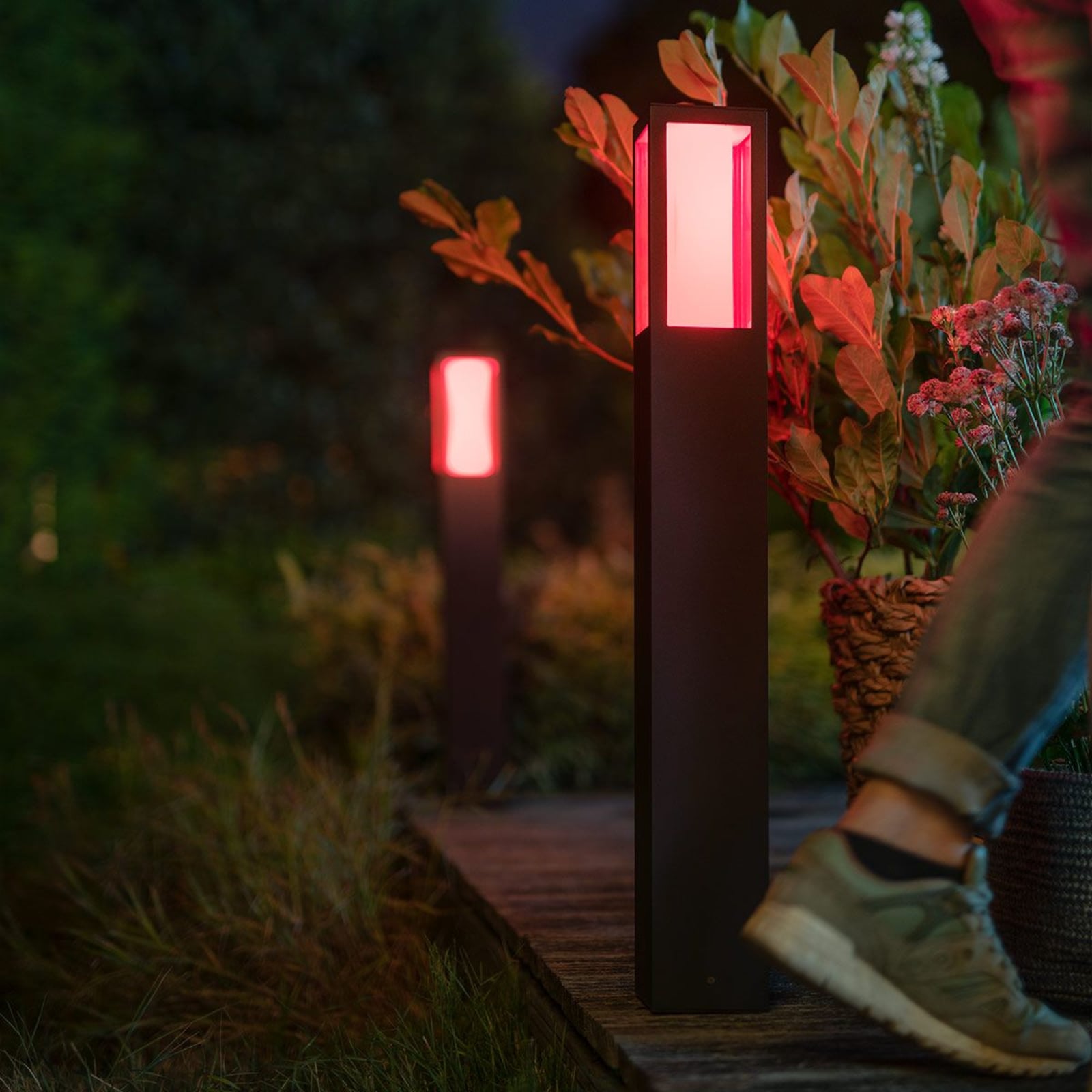 LED sti-lampe Impress RGBW smart Zigbee IP44 - Philips Hue lys i mørket