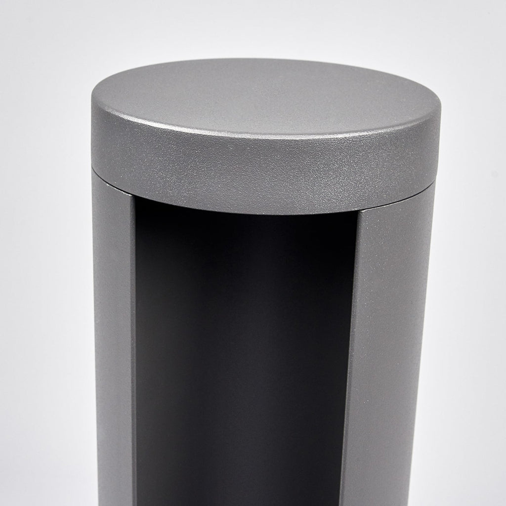 LED sti-lampe Jaron montert i hage