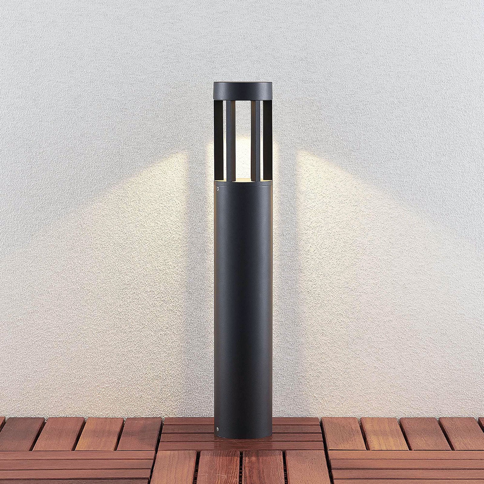 LED sti-lampe Jordis mørkegrå aluminium 65 cm nærbilde av armatur