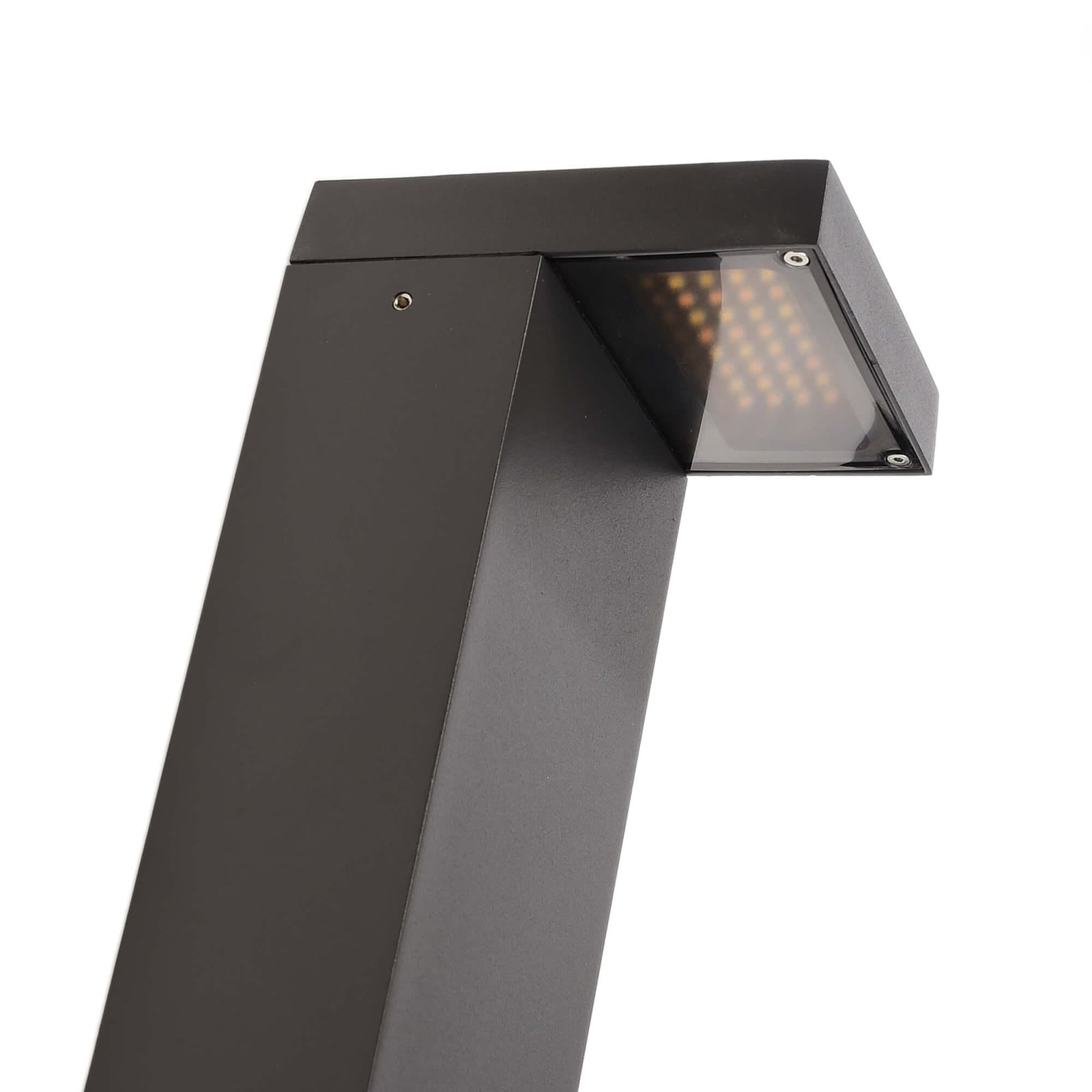 Nærbilde av stikkontakt på LED sti-lampe Lerna mørkegrå CCT