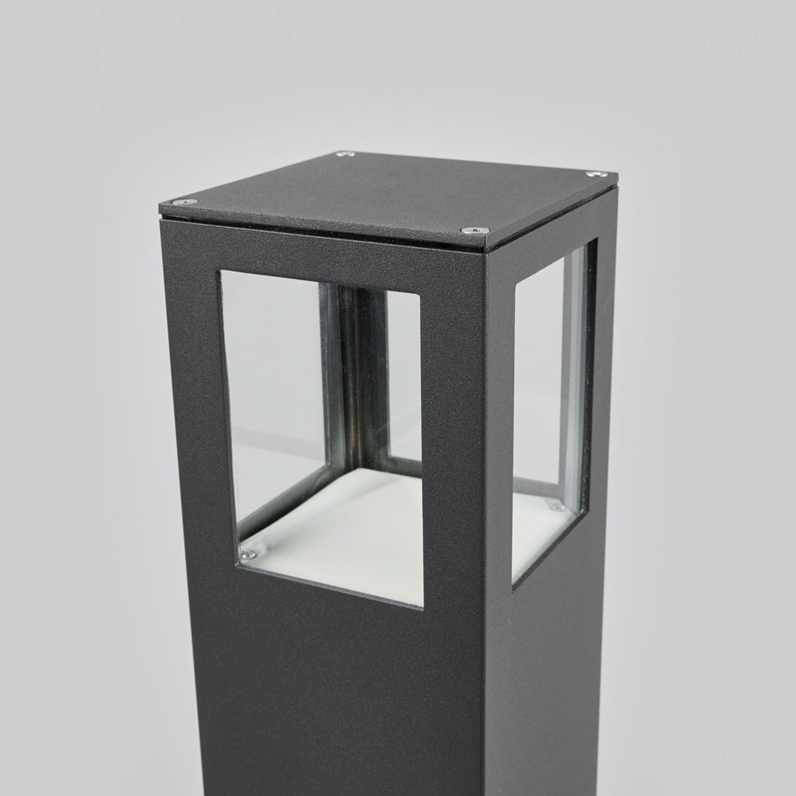 LED sti-lampe Nicola antrasitt aluminium lysdetalj
