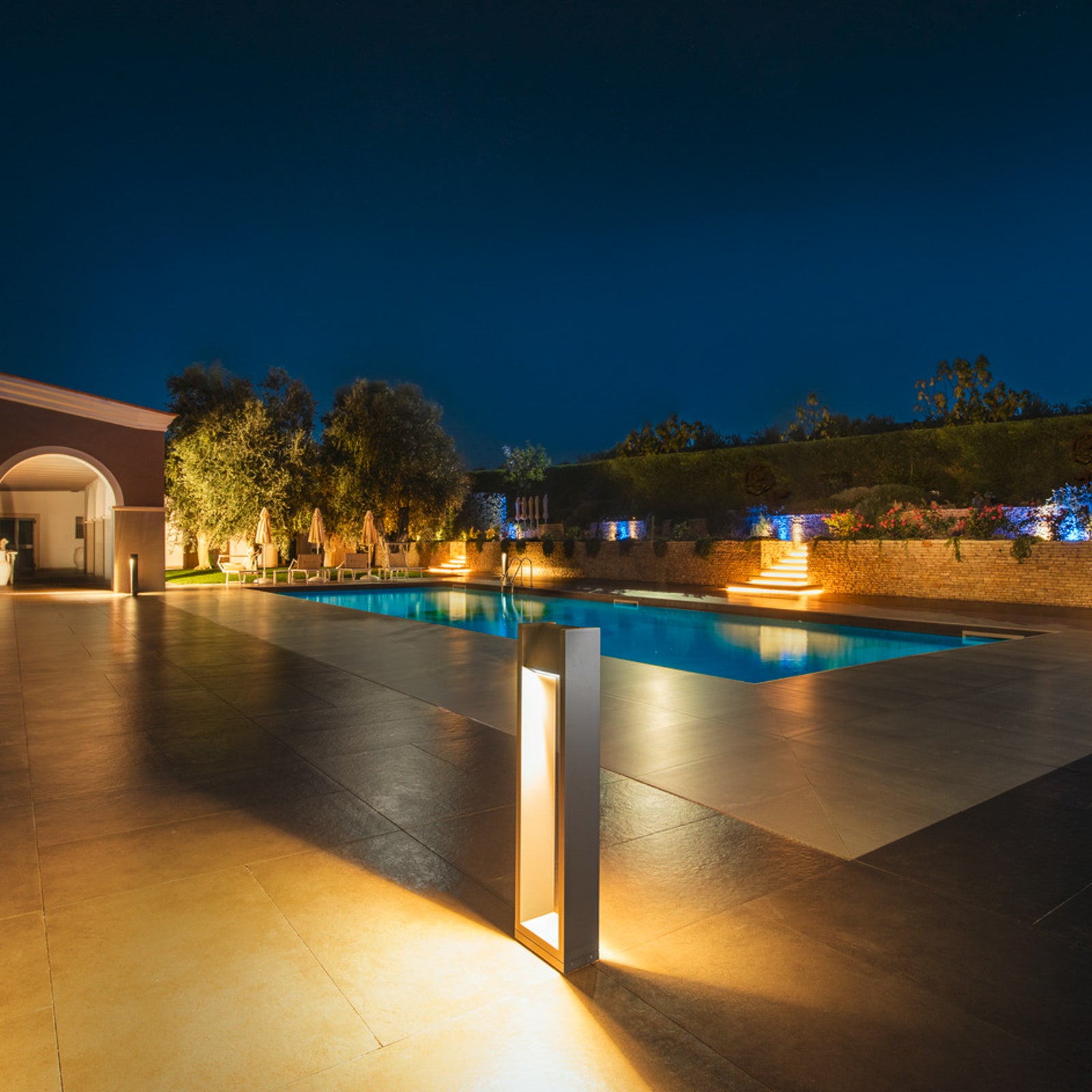 Detaljbilde av LED sti-lampe Quad Pole antrasitt svingbar IP65