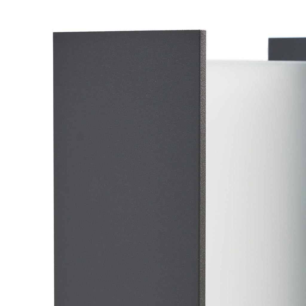 LED sti-lampe Selqa med husnummer svart jern og IP65-merking