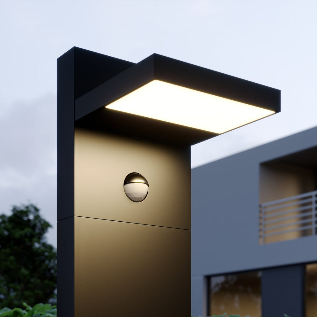 LED sti-lampe Silvan montert i hage