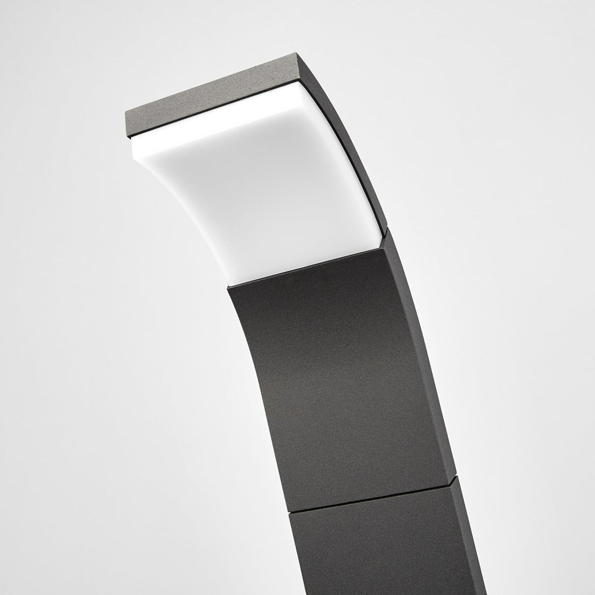 LED sti-lampe Timm antrasitt aluminium nærbilde