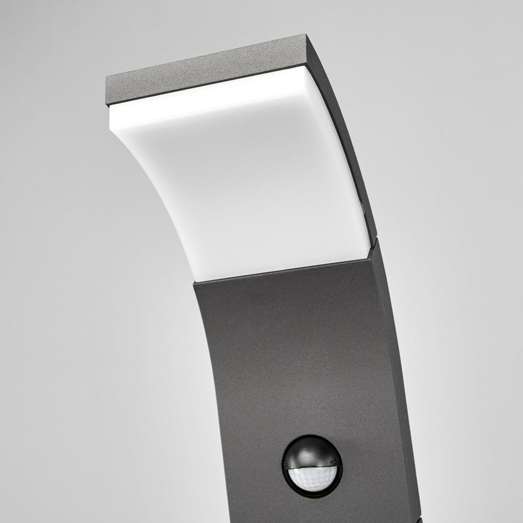 LED sti-lampe Timm med bevegelsessensor, lyser opp hagegang
