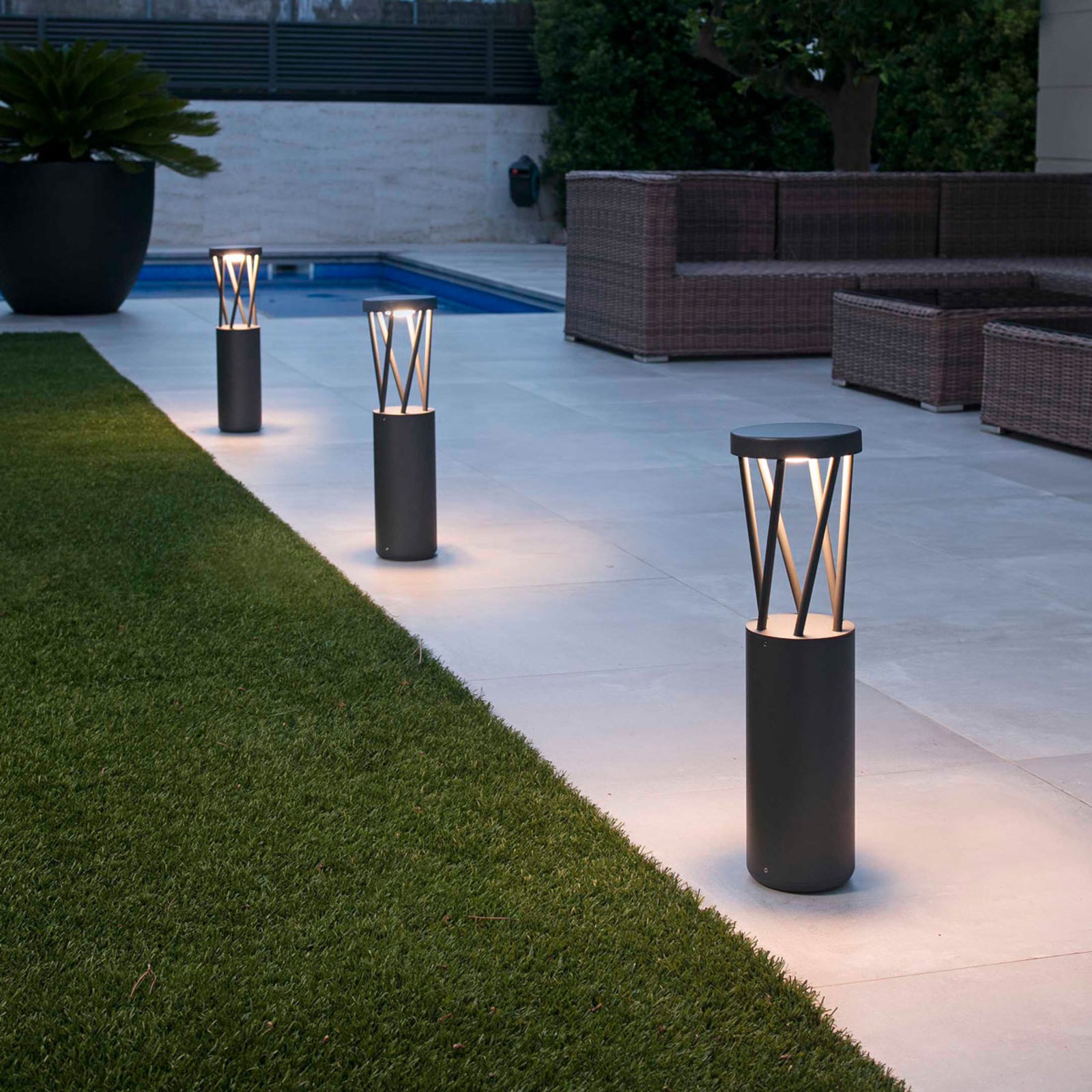 LED sti-lampe Twist aluminium antrasitt 50 cm IP65 detalj av design
