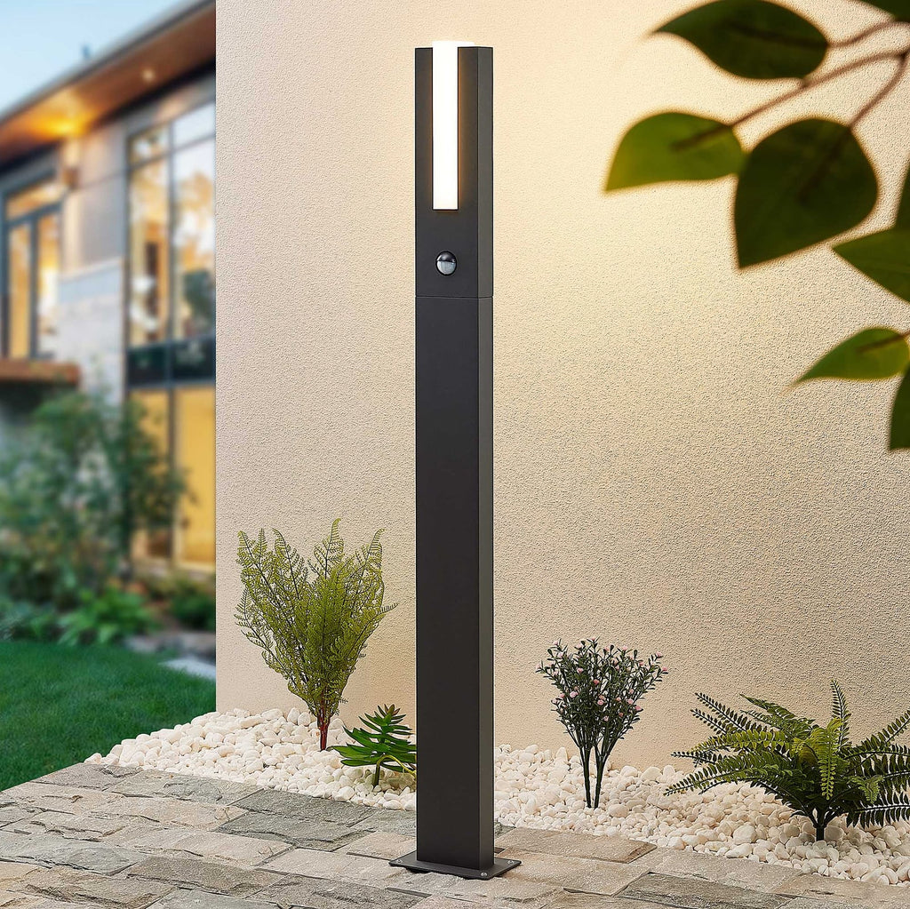 LED sti-lampe Virgalia med bevegelsessensor forfra