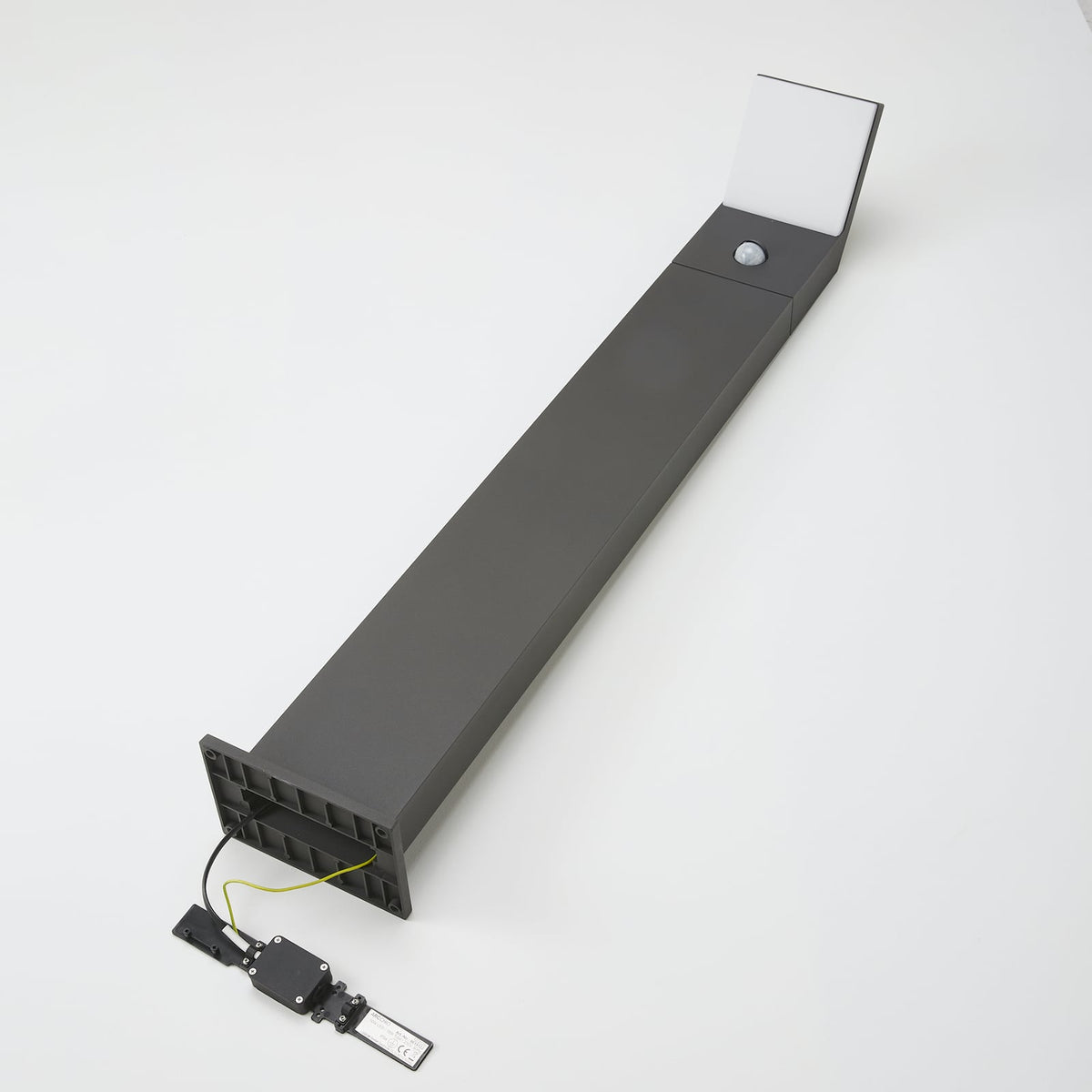 LED sti-lampe Yolena med bevegelsessensor og aluminiumsfinish