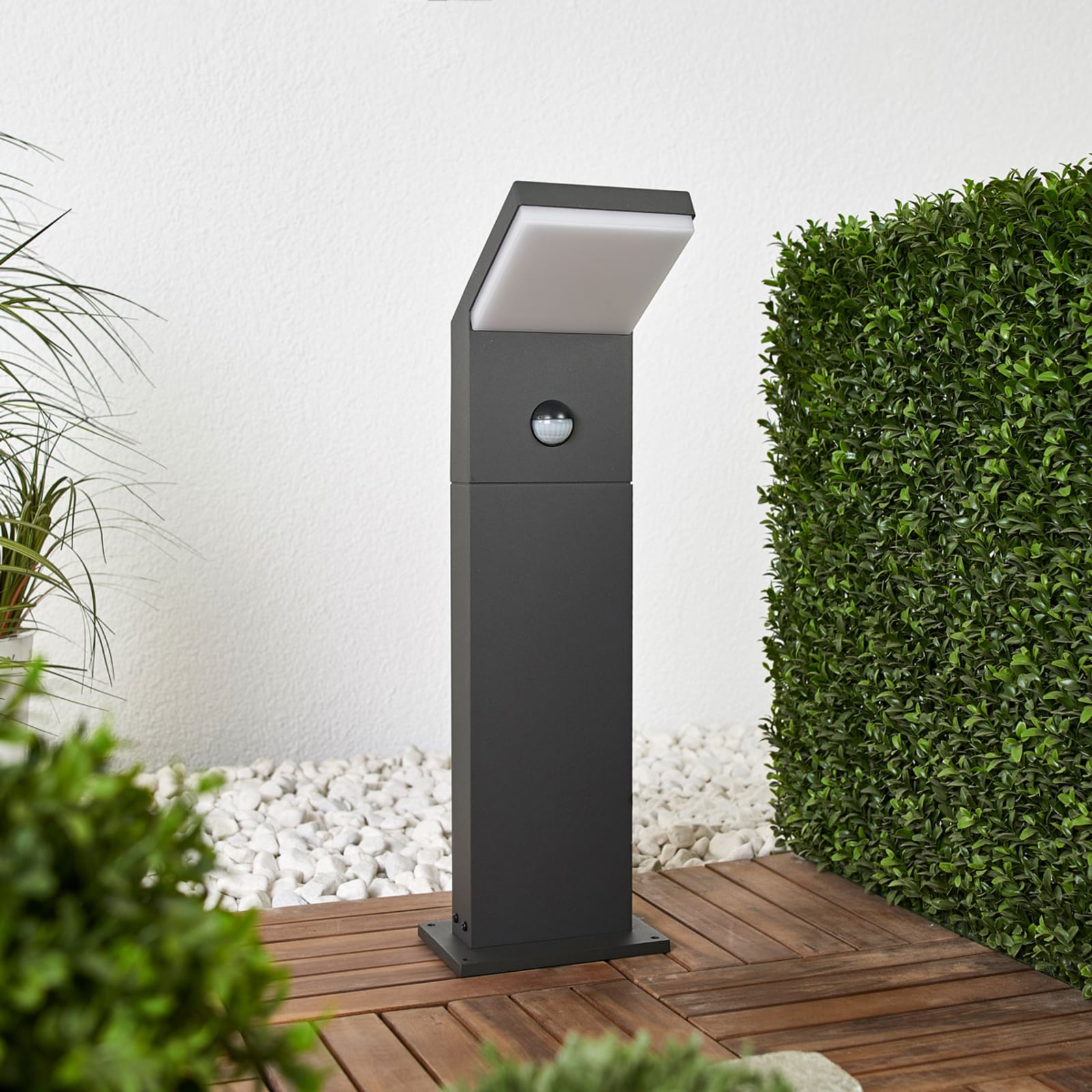 LED sti-lampe Yolena med bevegelsessensor bakside