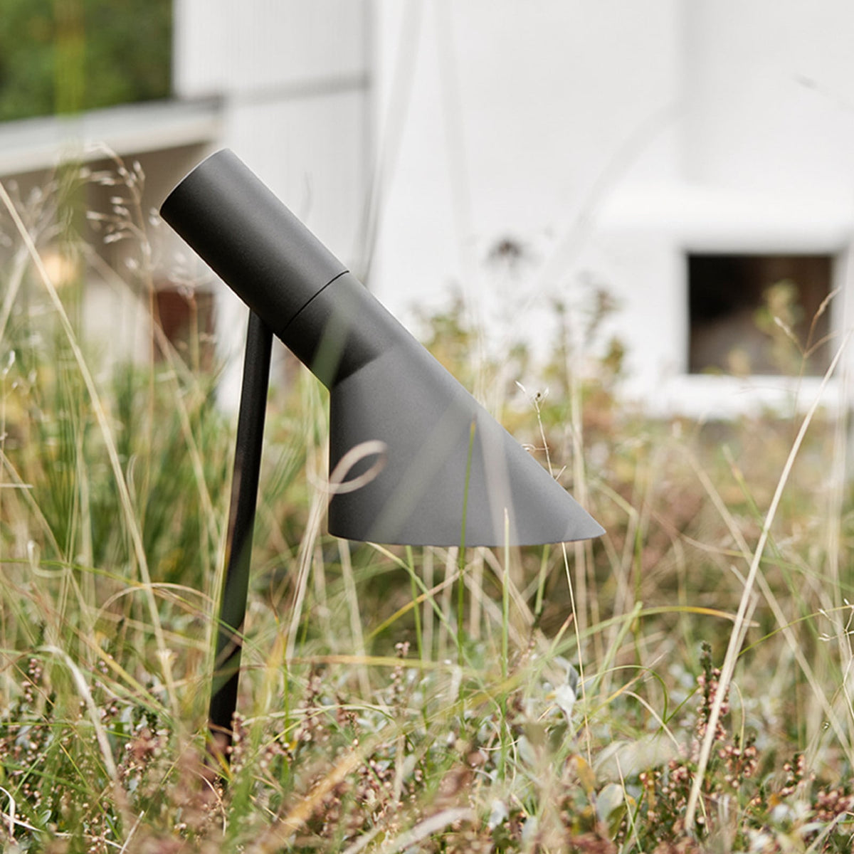 LED stolpelampe AJ Garden svart 50 cm IP65 montert i hage