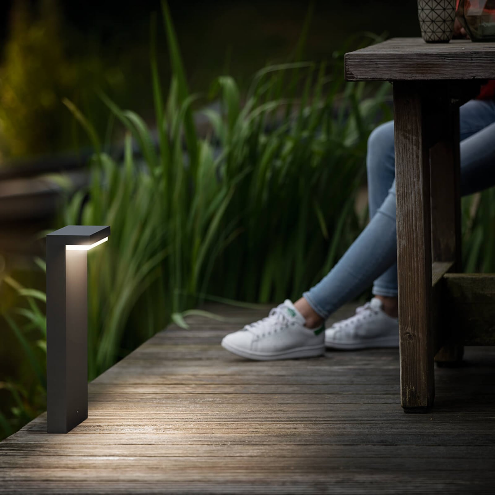 LED stolpelampe Bustan antrasitt aluminium IP44 2700K bakside