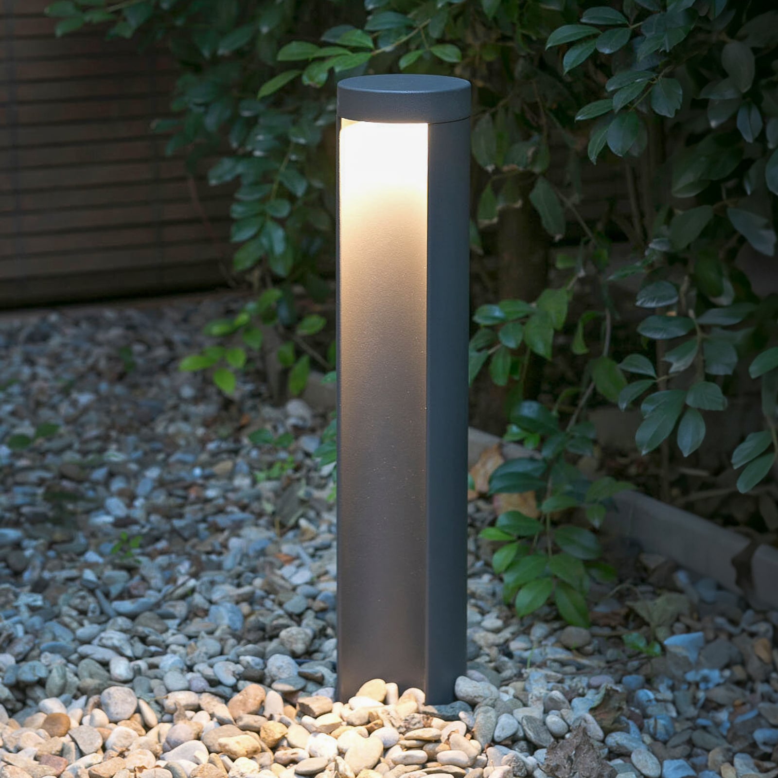 LED stolpelampe Chandra mørkegrå aluminium foran