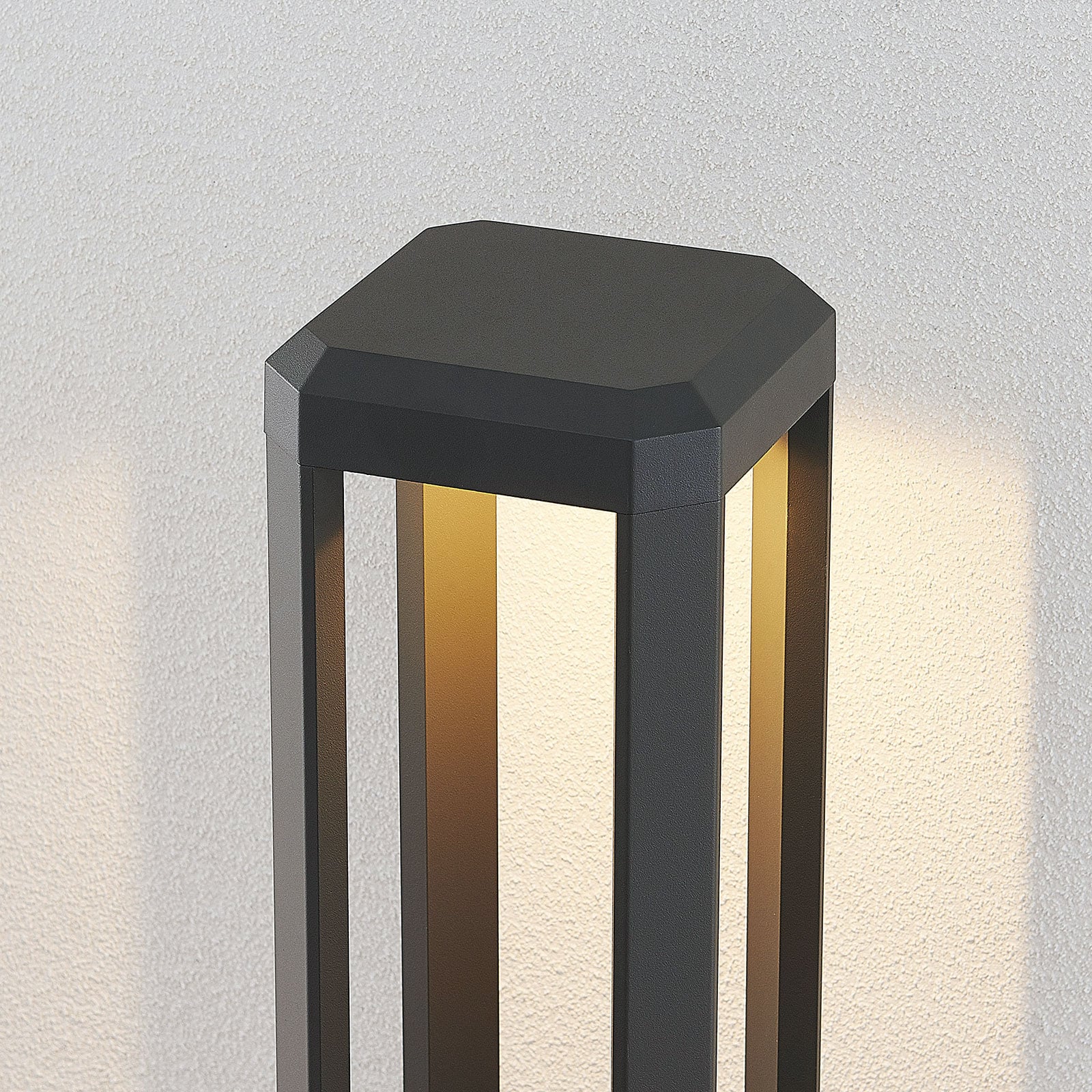 LED stolpelampe Fery antrasitt aluminium 50 cm IP65 med lys på