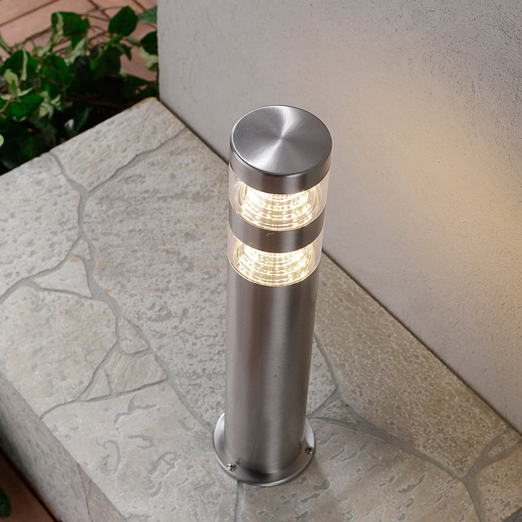 LED stolpelampe Lanea rustfritt stål 40 cm montert i hage