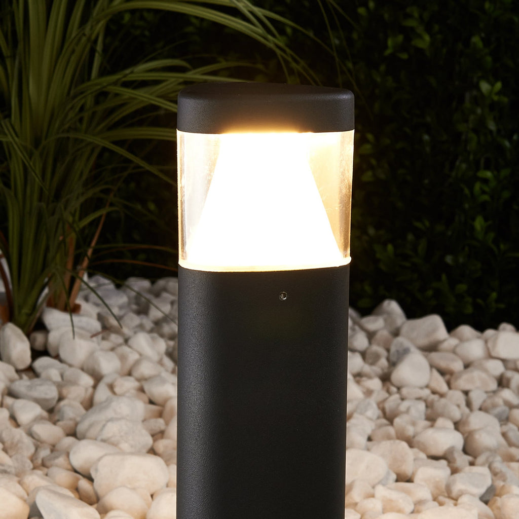 LED stolpelampe Milou trekantet antrasitt 30 cm IP54 detalj av materiale
