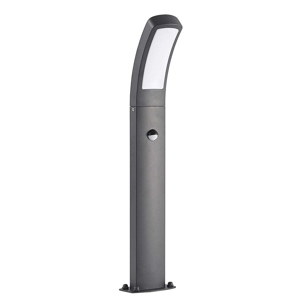 LED stolpelampe Moshe antrasitt 60 cm montert i hage