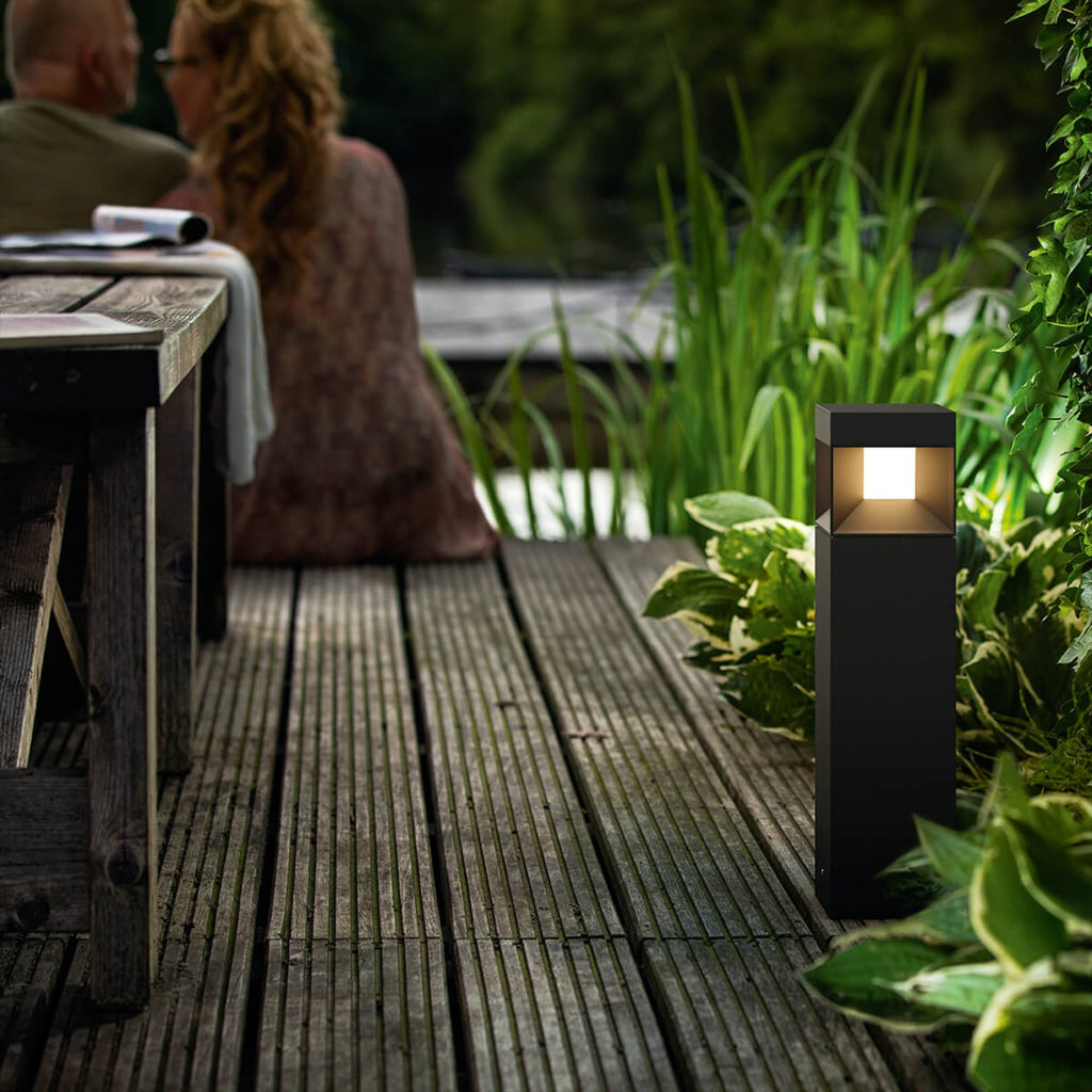 Detalj av LED stolpelampe Parterra terningform svart 40 cm IP44