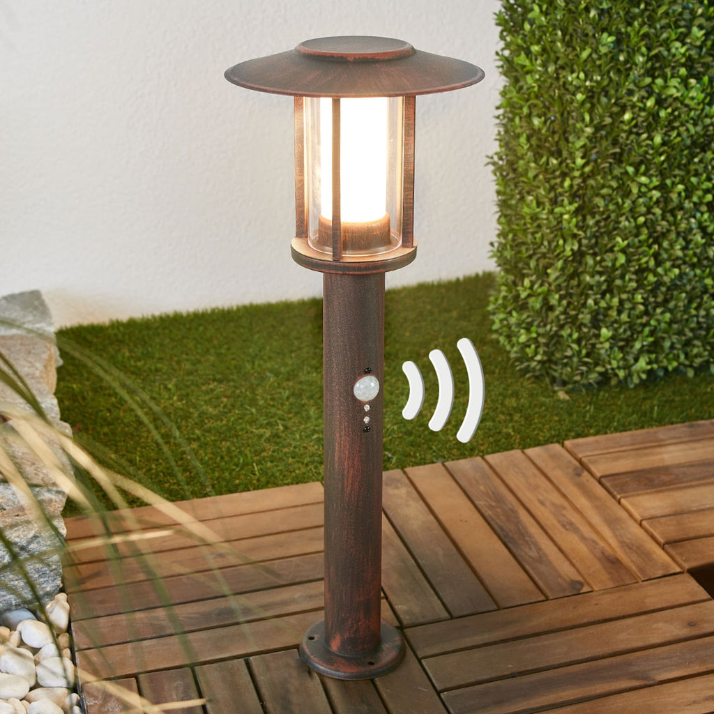 LED stolpelampe Pavlos rustfarget 55 cm med takformet topp