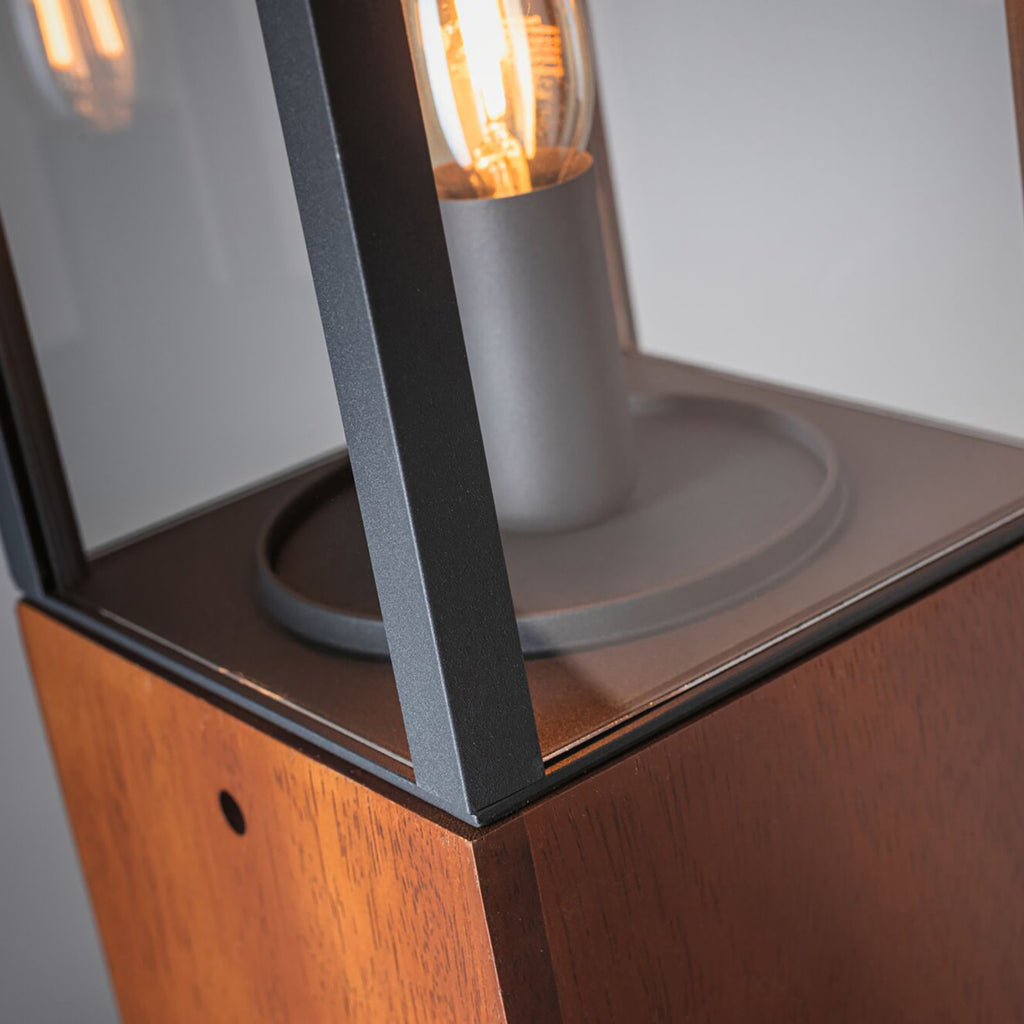 LED stolpelampe Venea lanterne detalj av tre og metall
