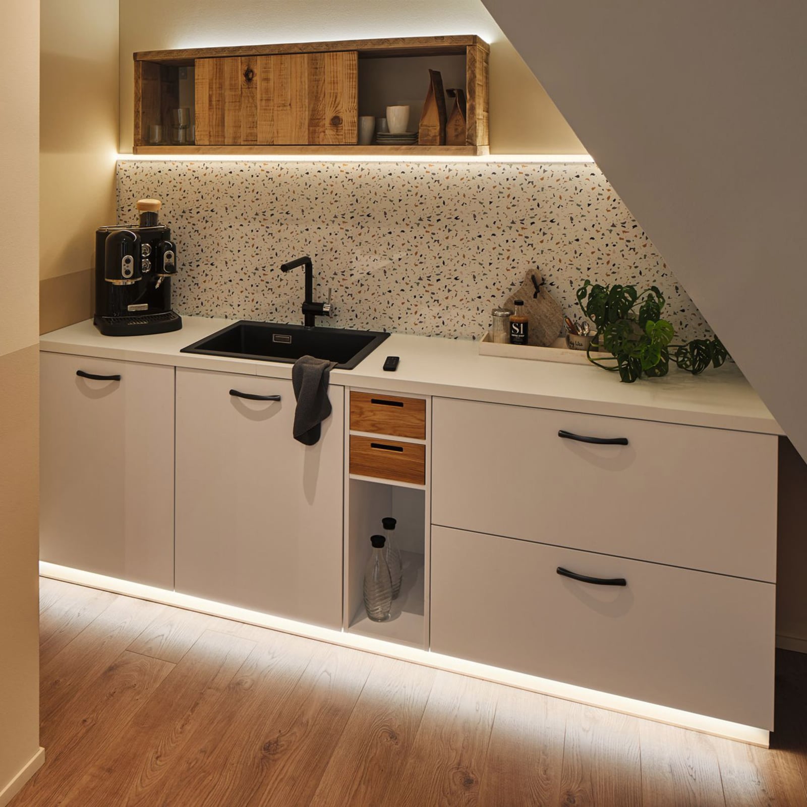 LED-stripe MaxLED 500 basissett dimbar 1,5m montert i rom