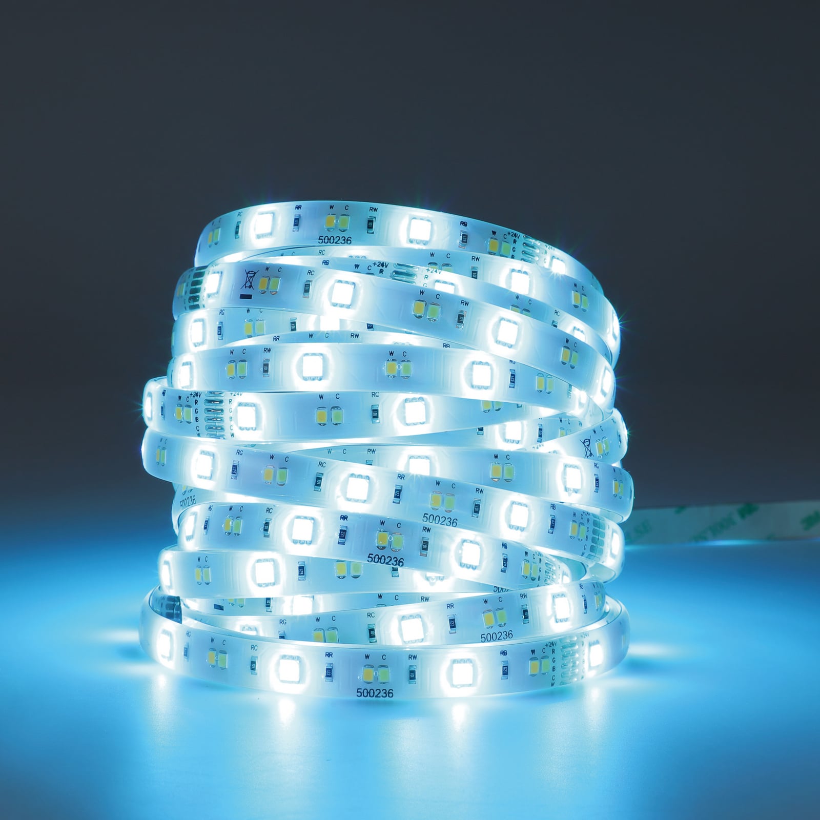 LED-stripe RGBW dimbar 8m 24W Zigbee Bluetooth - EGLO connect limt på vegg