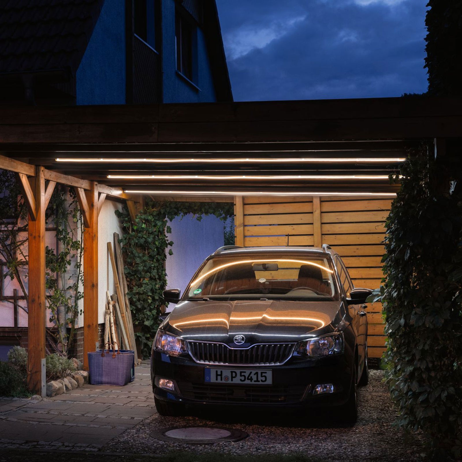 LED-stripe SimpLED utendørs varmhvit 3m 12W IP65 montert på terrasse