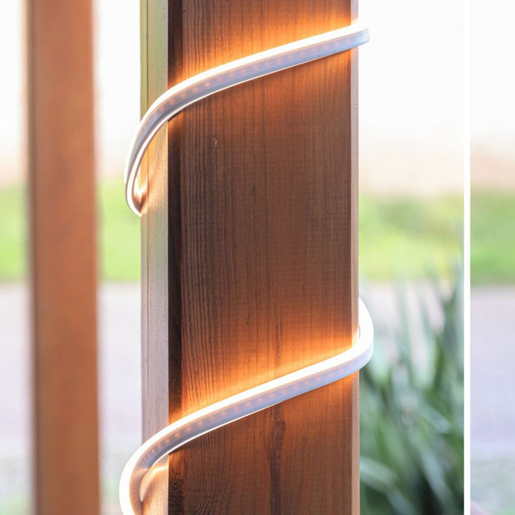 LED-stripe SimpLED utendørs varmhvit 3m 12W IP65 nærbilde av LED-lys