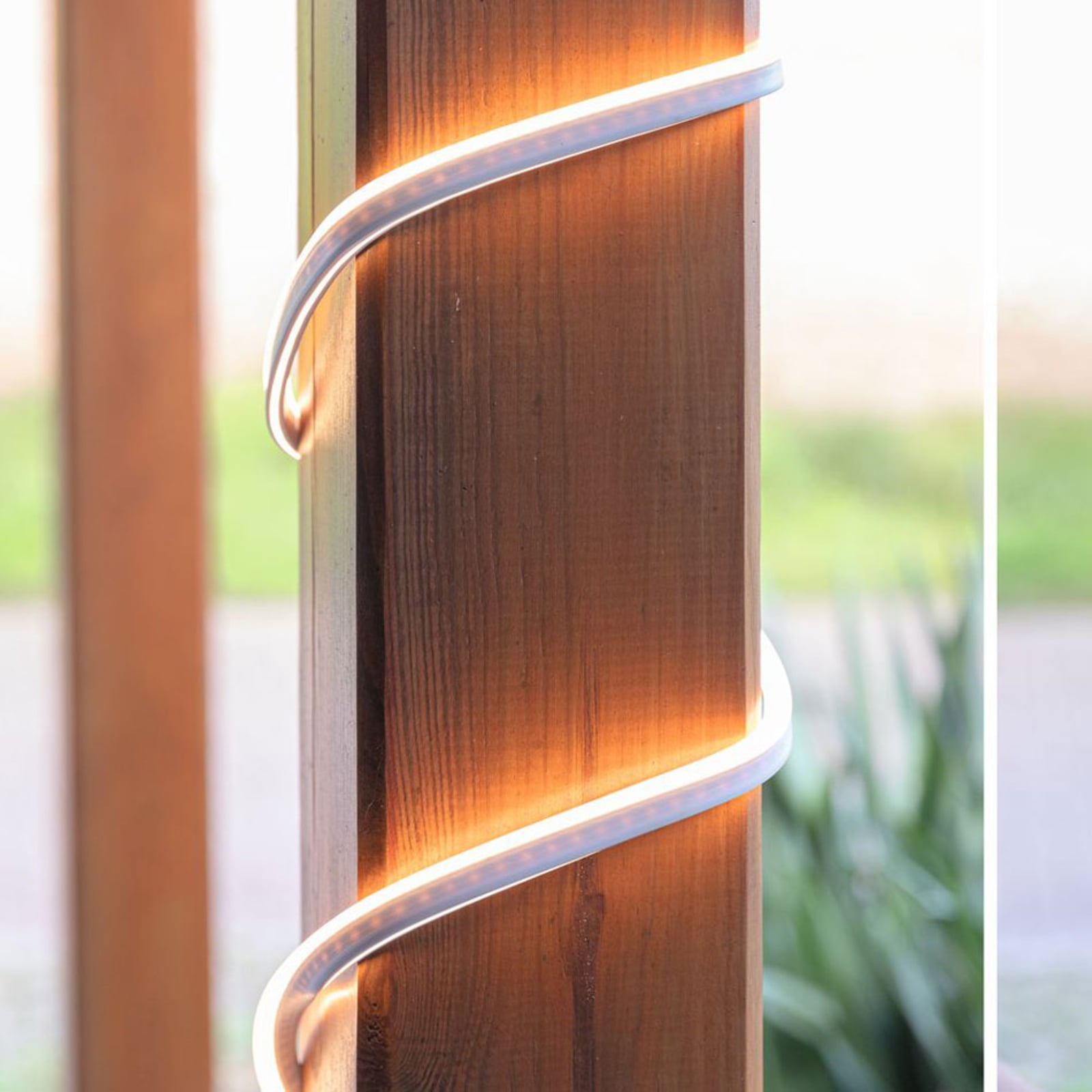 LED-stripe SimpLED utendørs varmhvit 3m 12W IP65 nærbilde av LED-lys