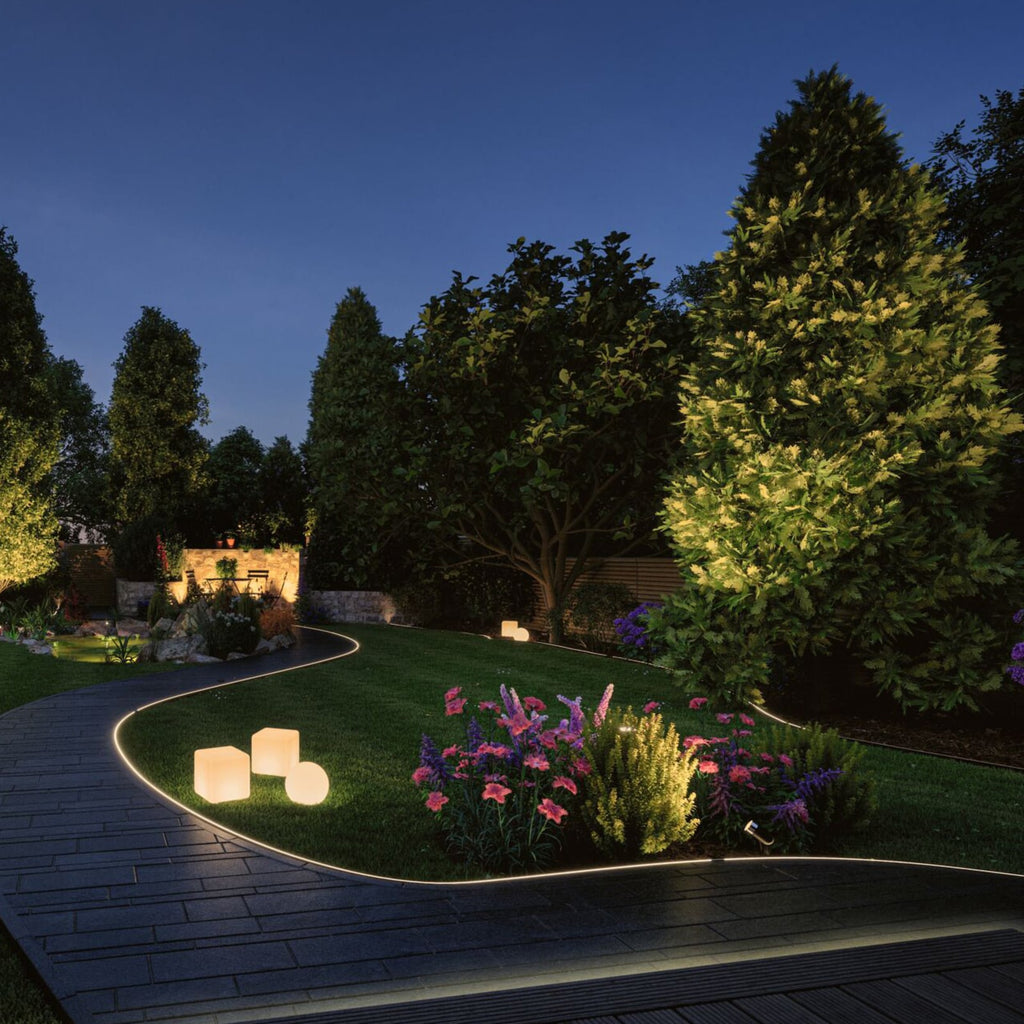 Montert LED-stripe utendørs RGBW dimbar 10 m 39W Paulmann på terrasse