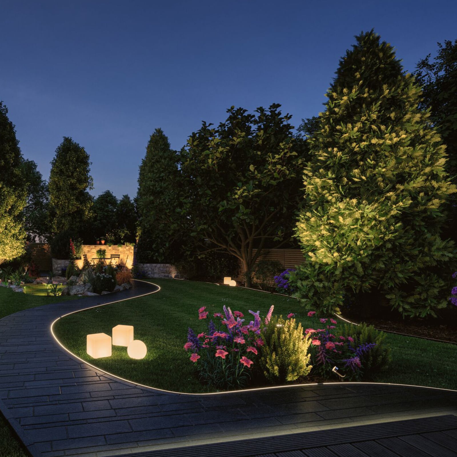 Montert LED-stripe utendørs RGBW dimbar 10 m 39W Paulmann på terrasse
