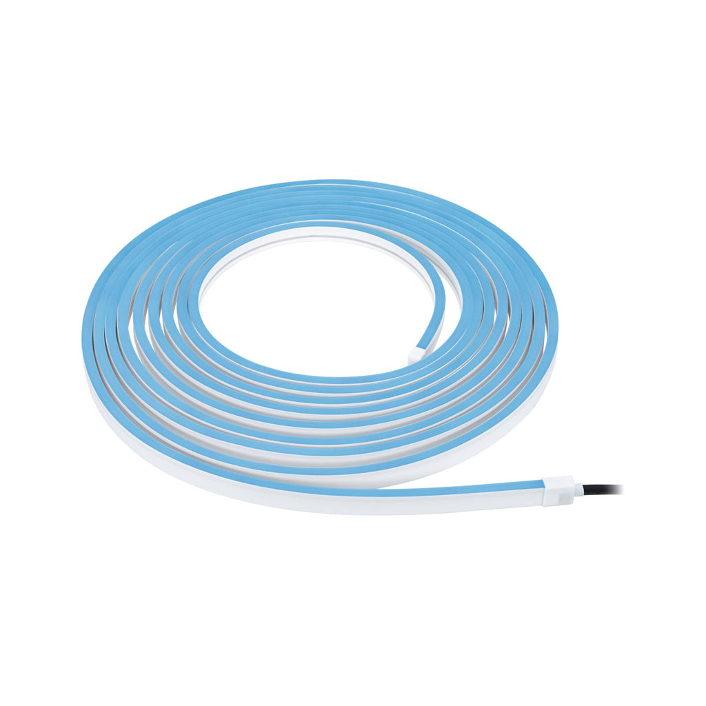 LED-stripe utendørs RGBW dimbar 10 m 39W Paulmann i bruk ved hagegang