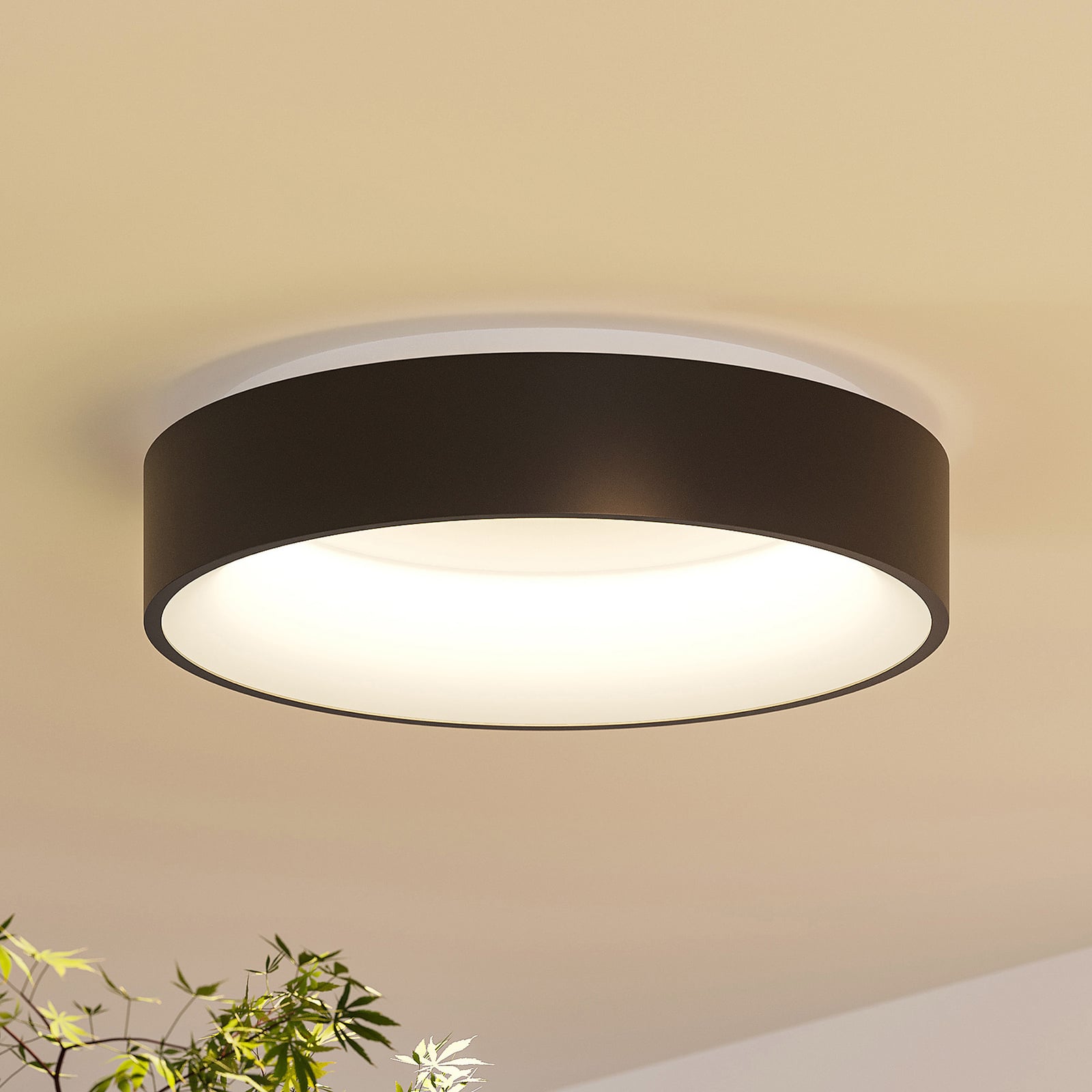 LED taklampe Aleksi dimbar svart CCT Ø45 cm forfra