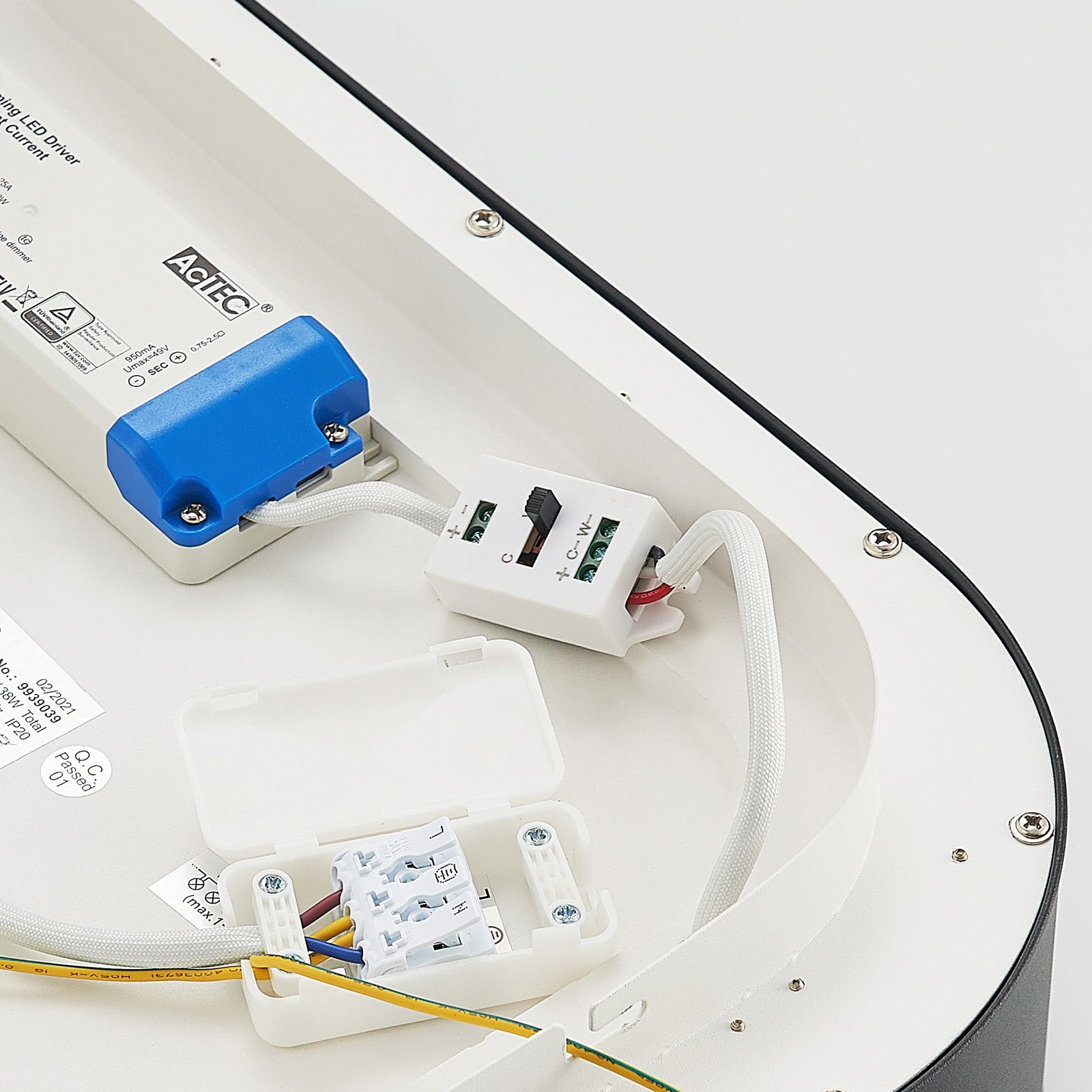 LED taklampe Aleksi svart CCT dimbar montert i rom