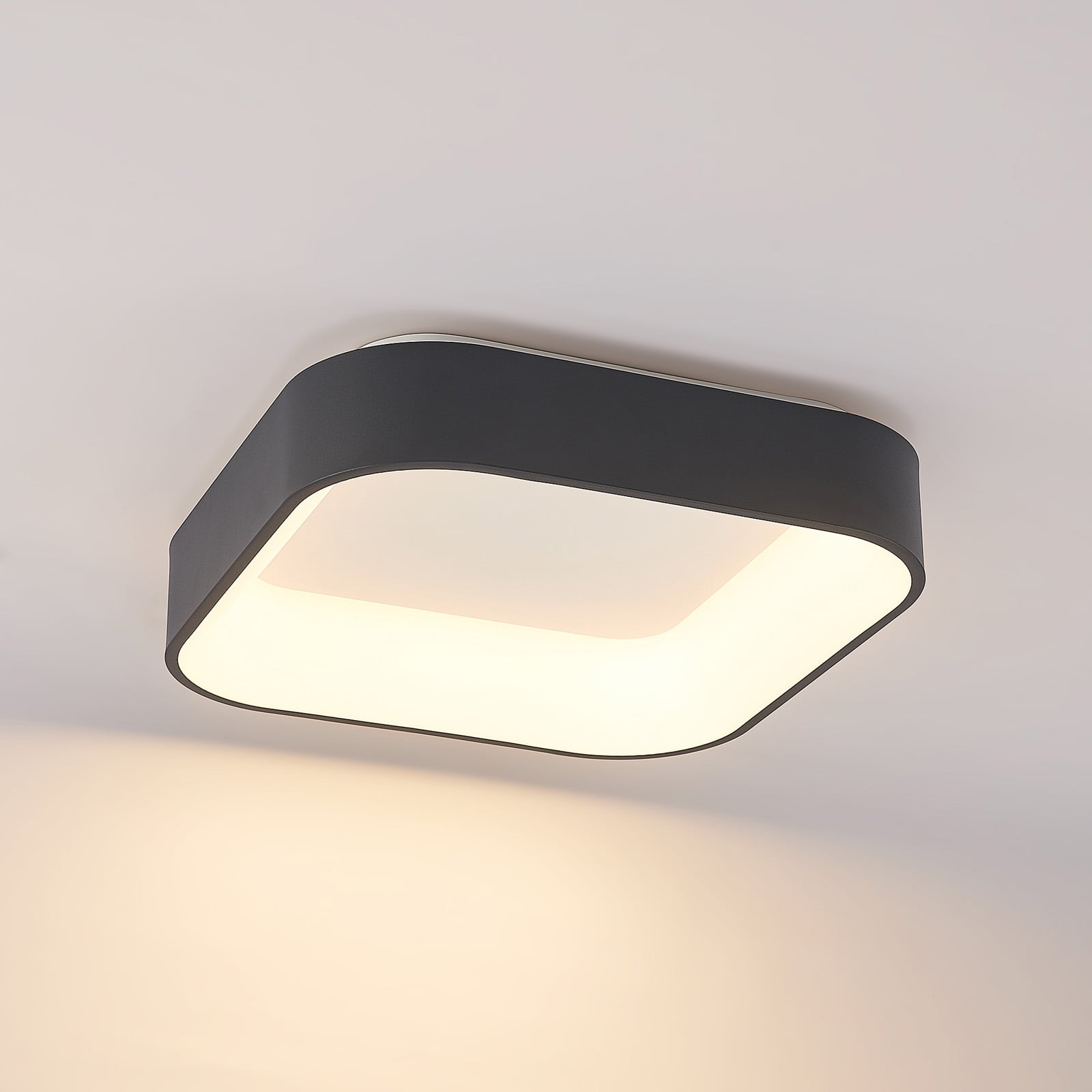 LED taklampe Aleksi svart CCT dimbar lysdetalj