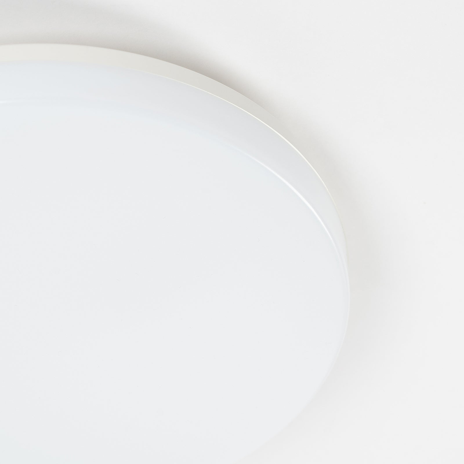 LED-taklampe Artin montert i tak med bevegelsessensor hvit