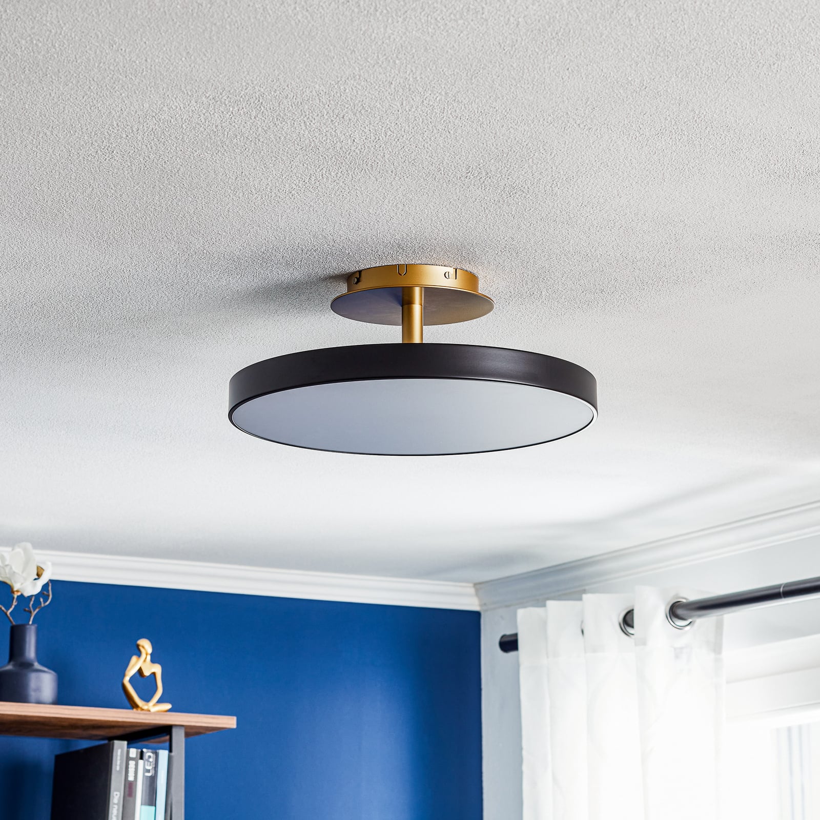LED taklampe Asteria Up Medium dimbar svart detalj