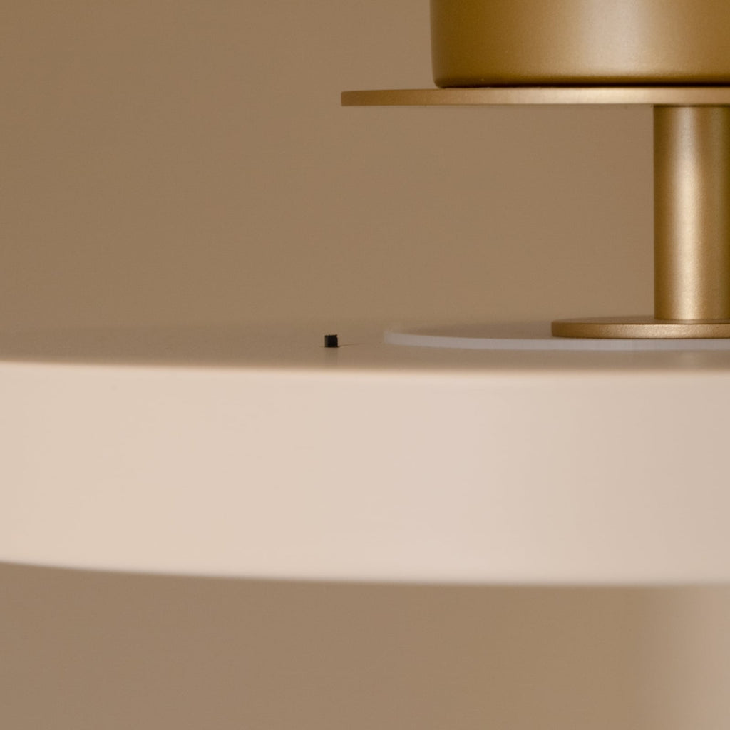 LED taklampe Asteria UP PLUS dimbar CCT Ø43 cm montert i stue