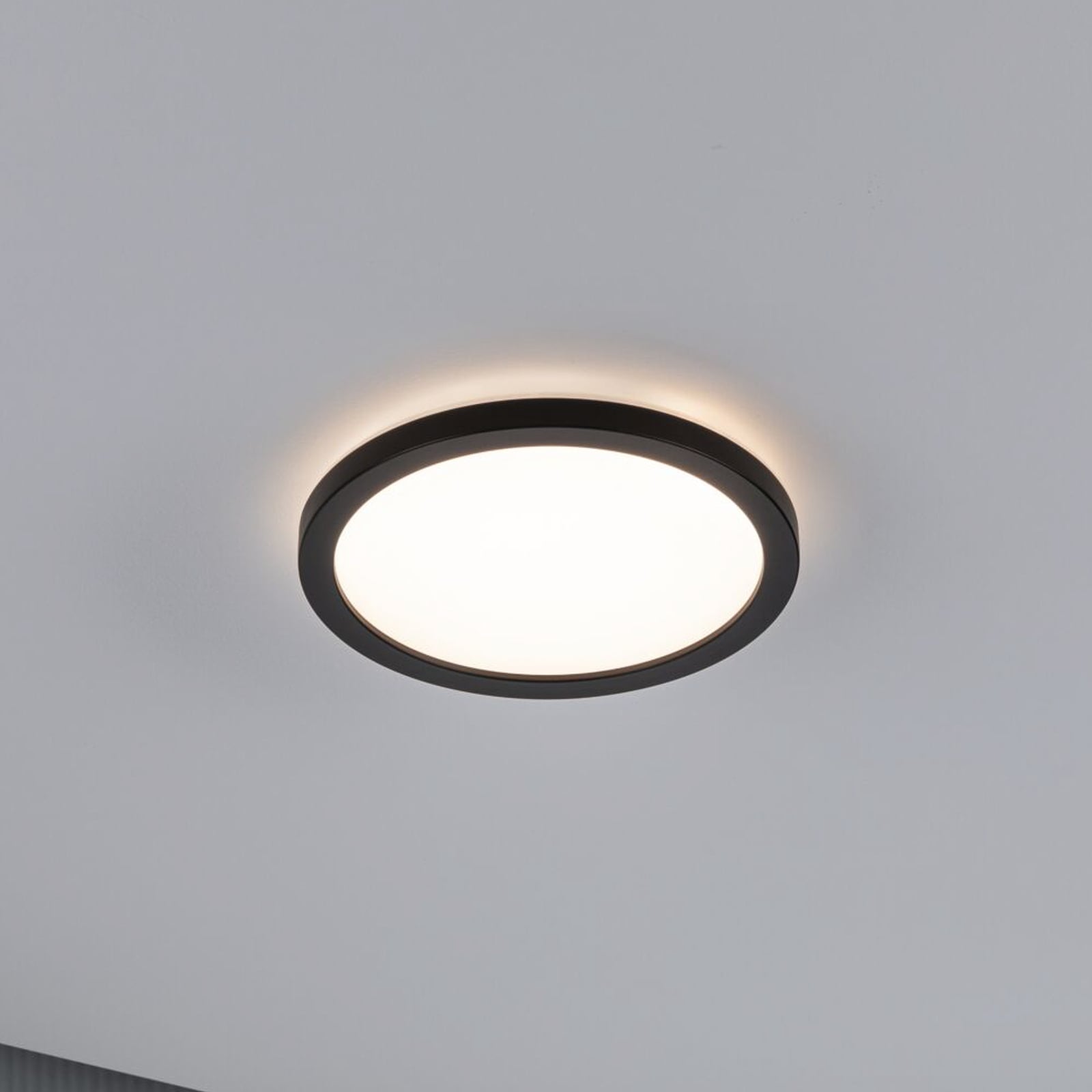 LED taklampe Atria Shine panel svart Ø19 cm varmhvit forfra