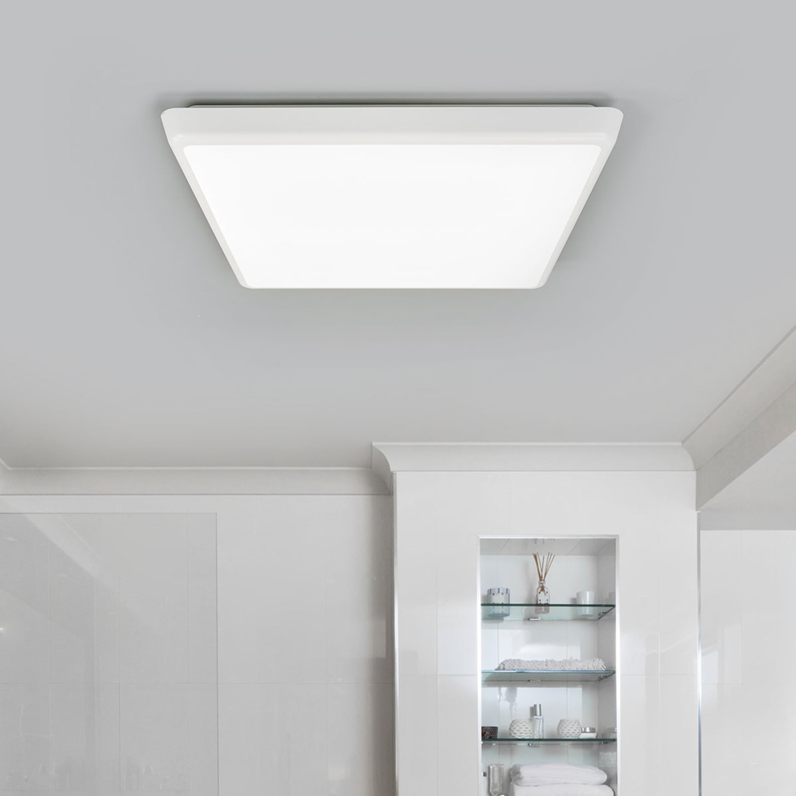 Detalj av LED taklampe Augustin 40x40 cm hvit IP54
