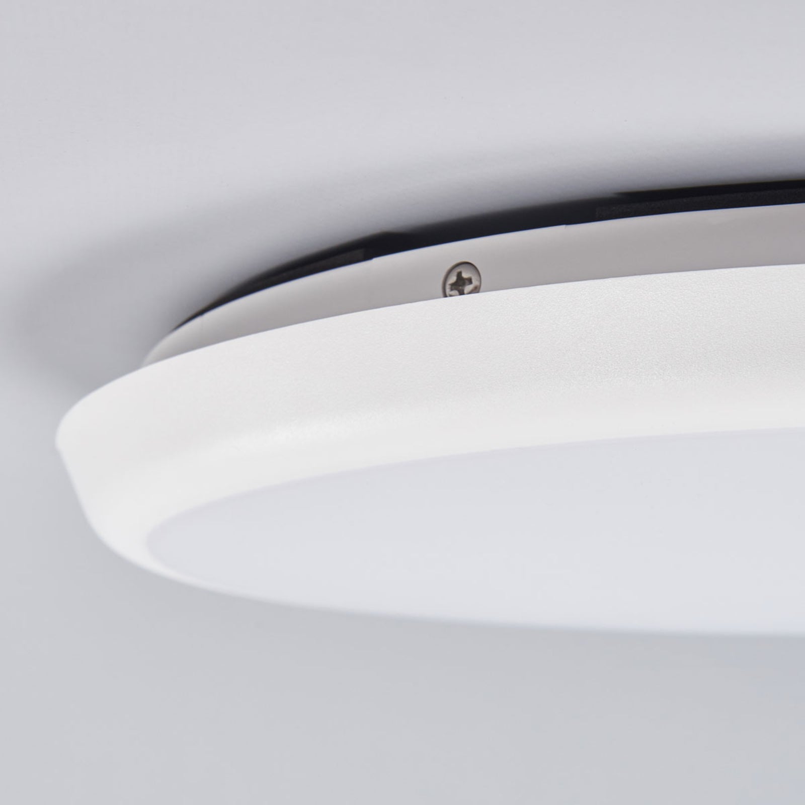 LED taklampe Augustin dimbar Ø30 cm nærbilde